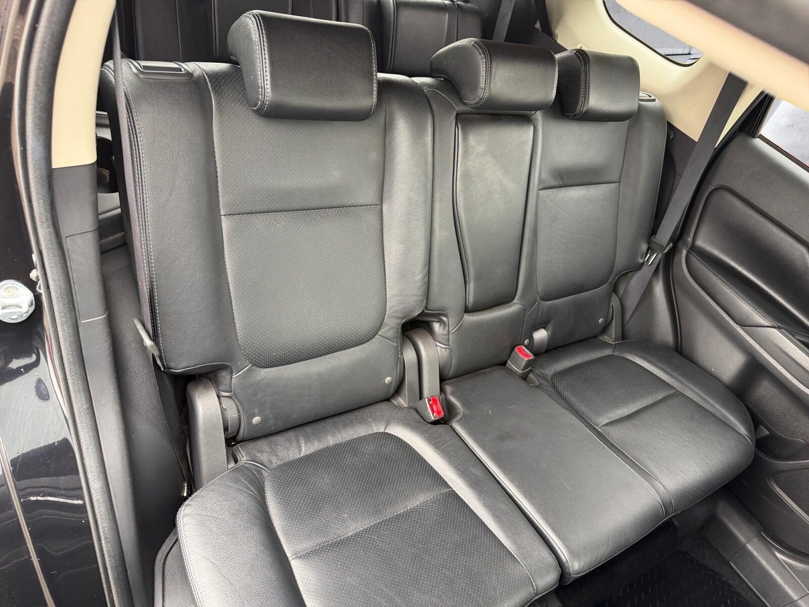 Mitsubishi Outlander view 11