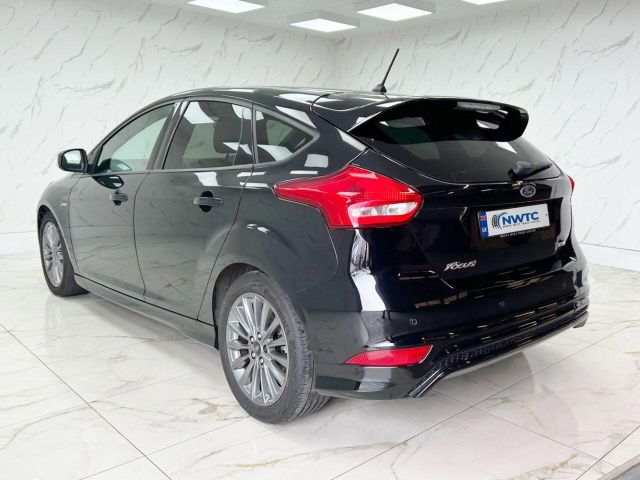 Ford Focus view 9