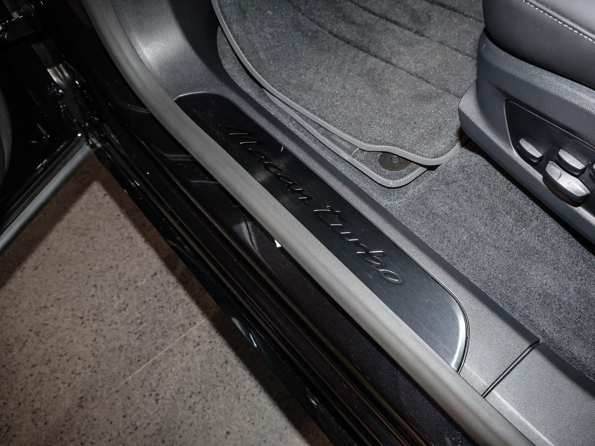 Porsche Macan view 18