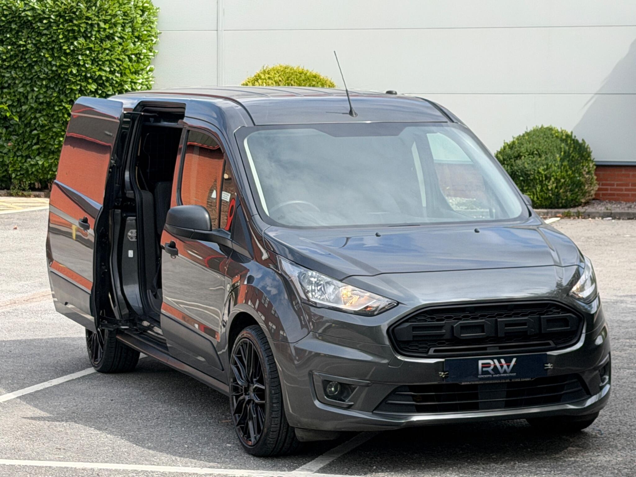 Ford Transit Connect view 17