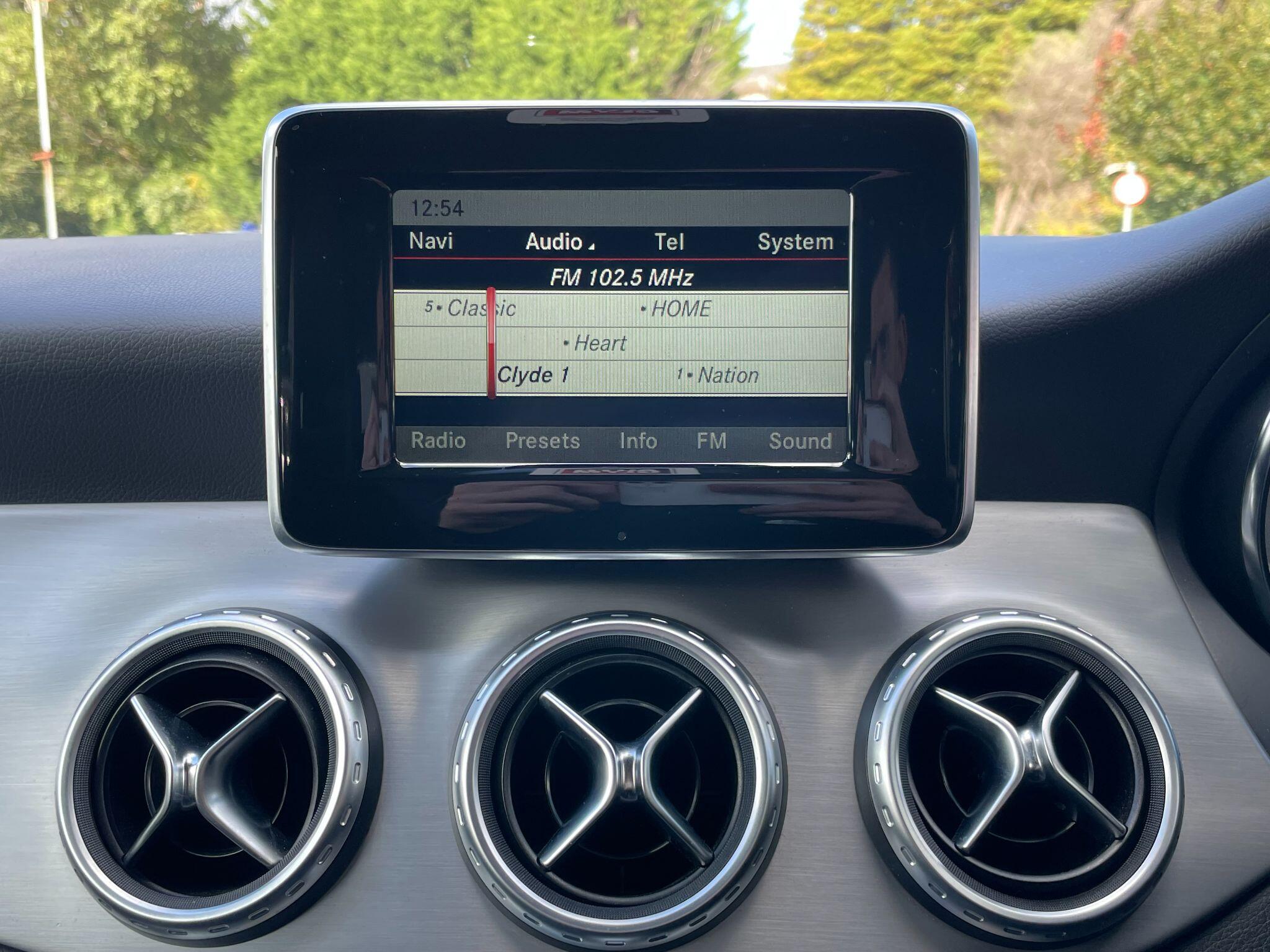 Mercedes-Benz Gla view 25