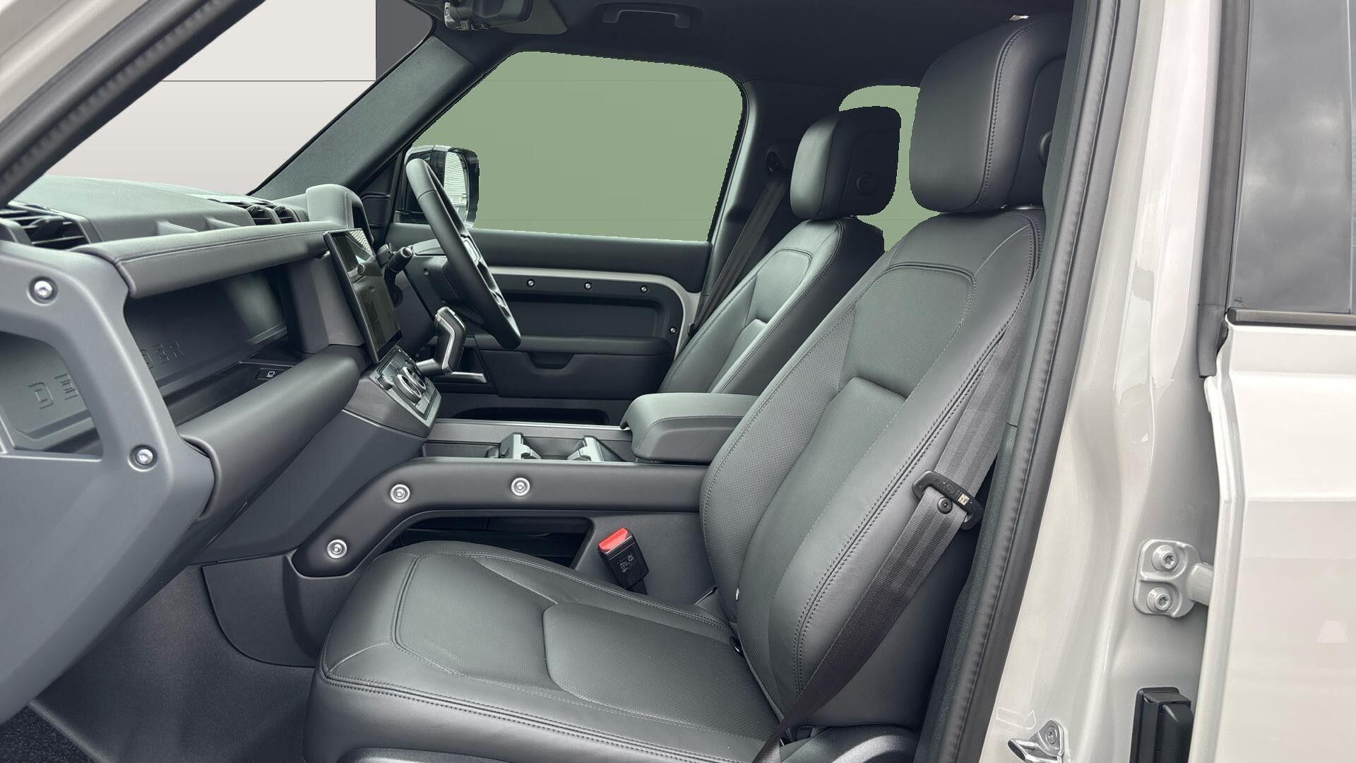 Land Rover Defender view 39