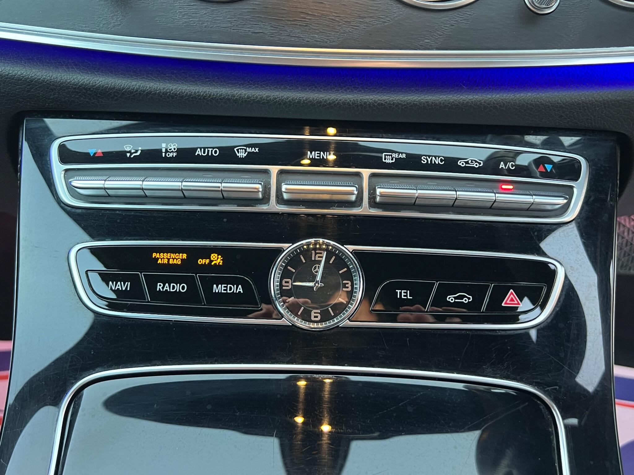 Mercedes-Benz E Class view 23