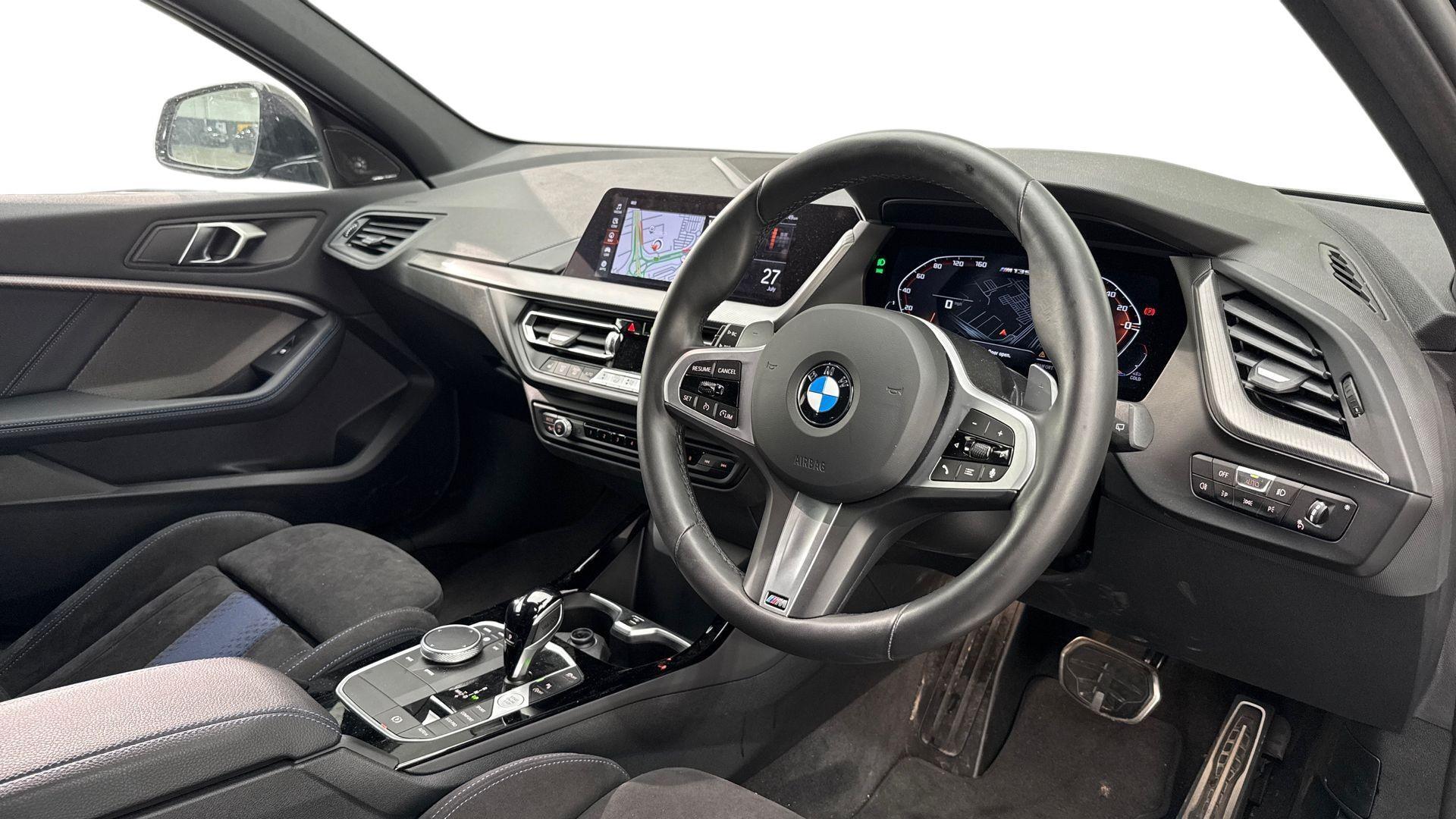 BMW 1 Series view 6