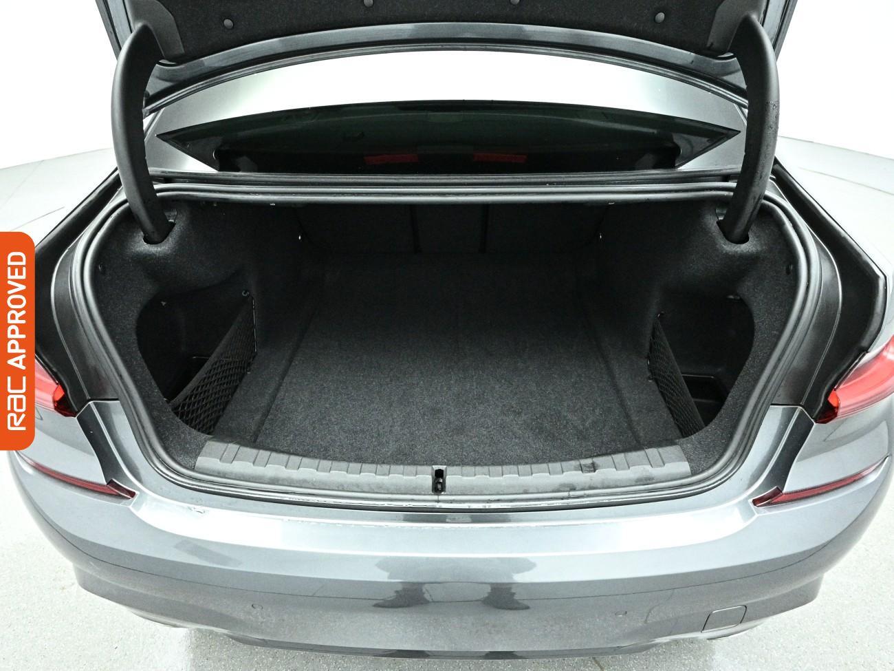 BMW 3 Series view 24