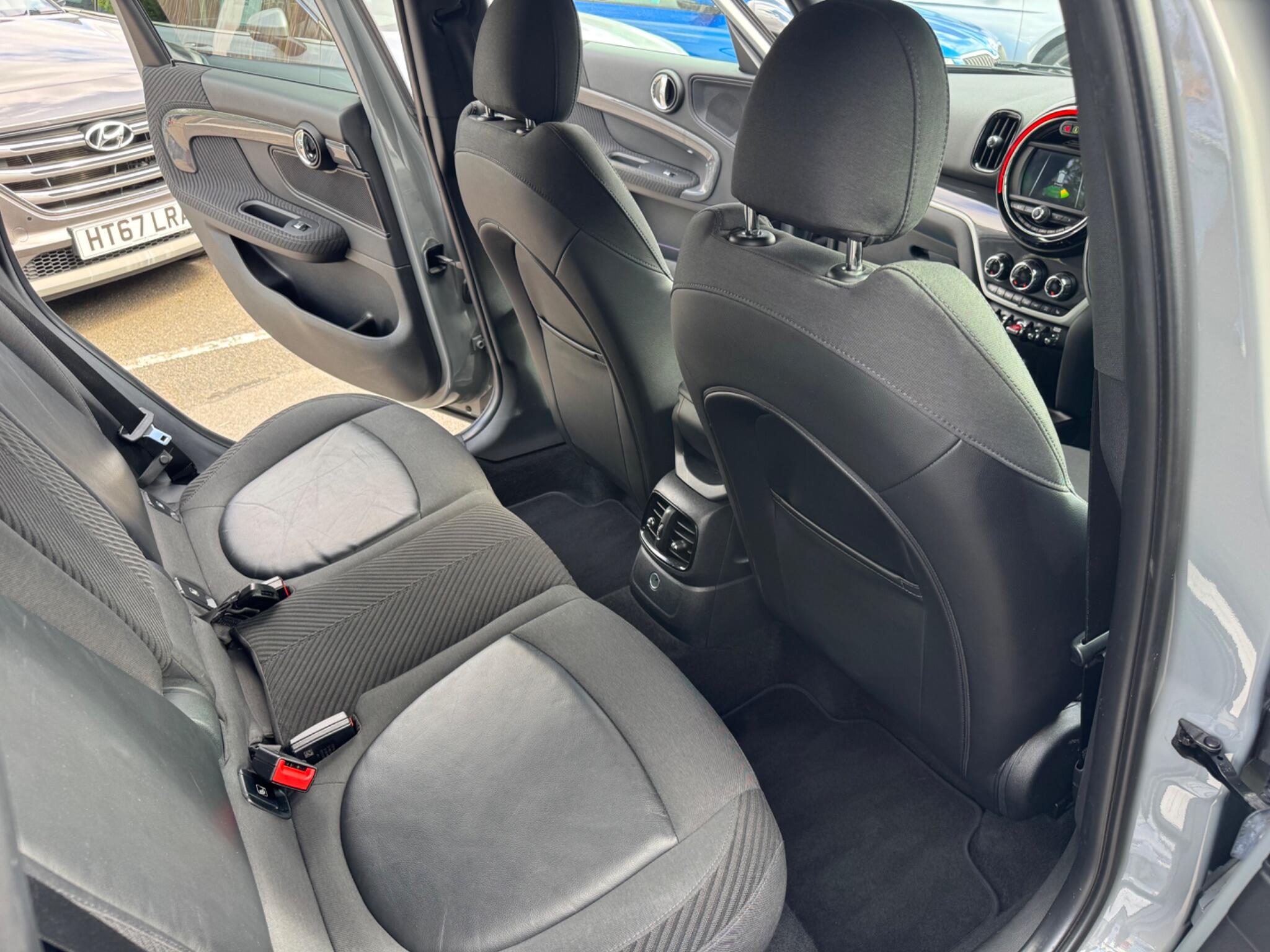 Mini Countryman view 22