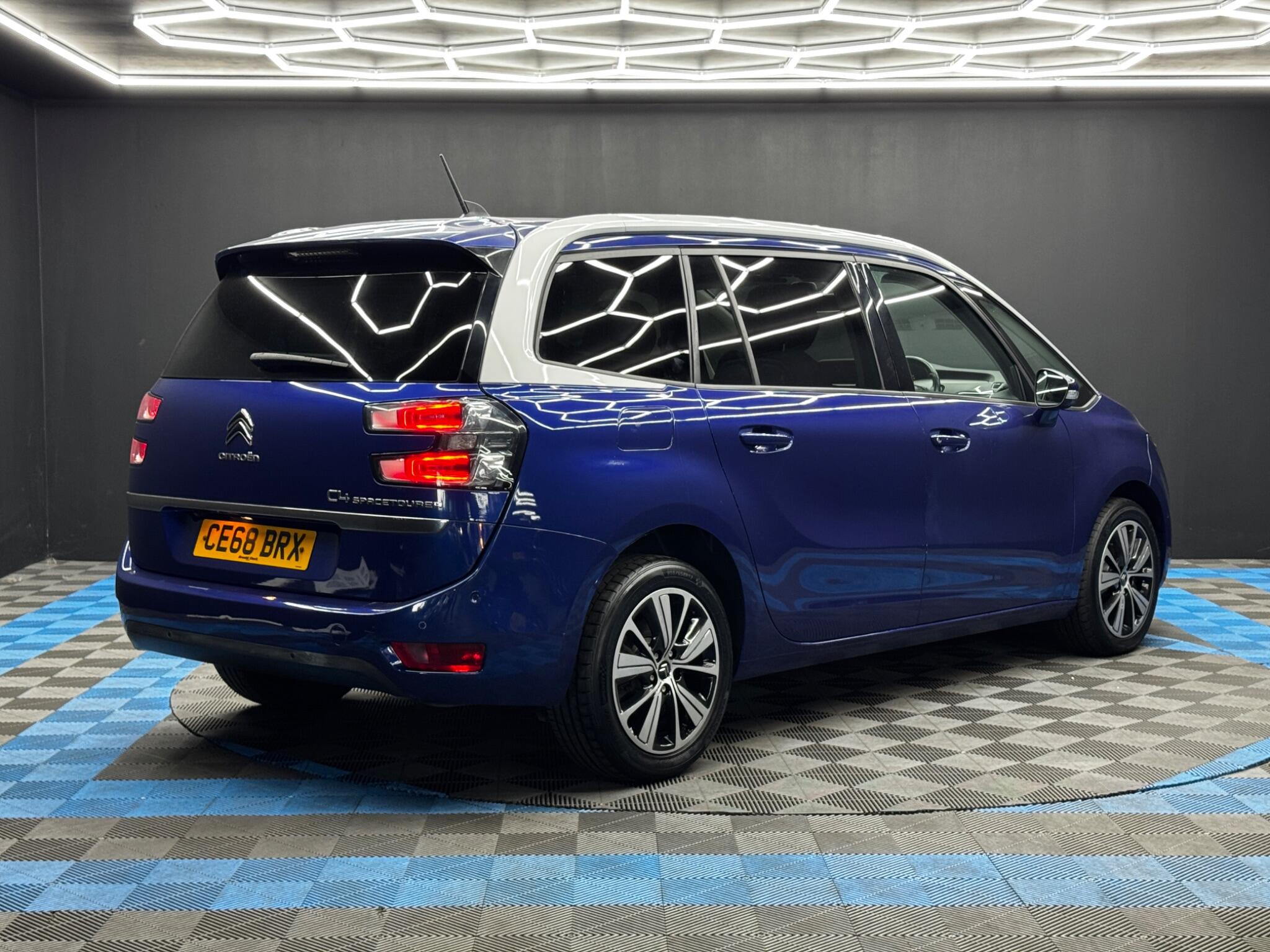 Citroen Grand C4 Spacetourer view 5