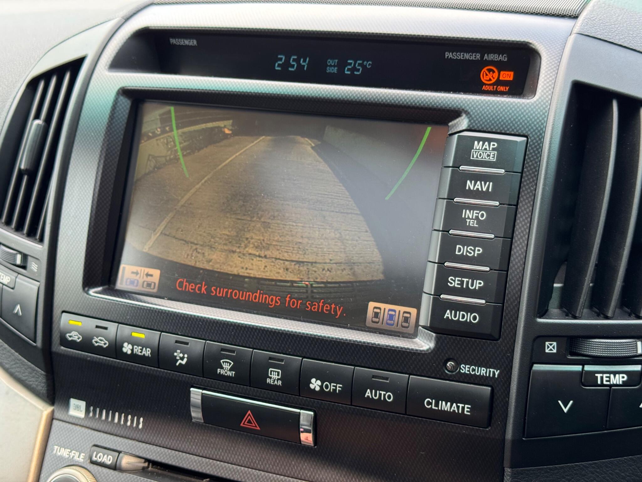 Toyota Land Cruiser view 33