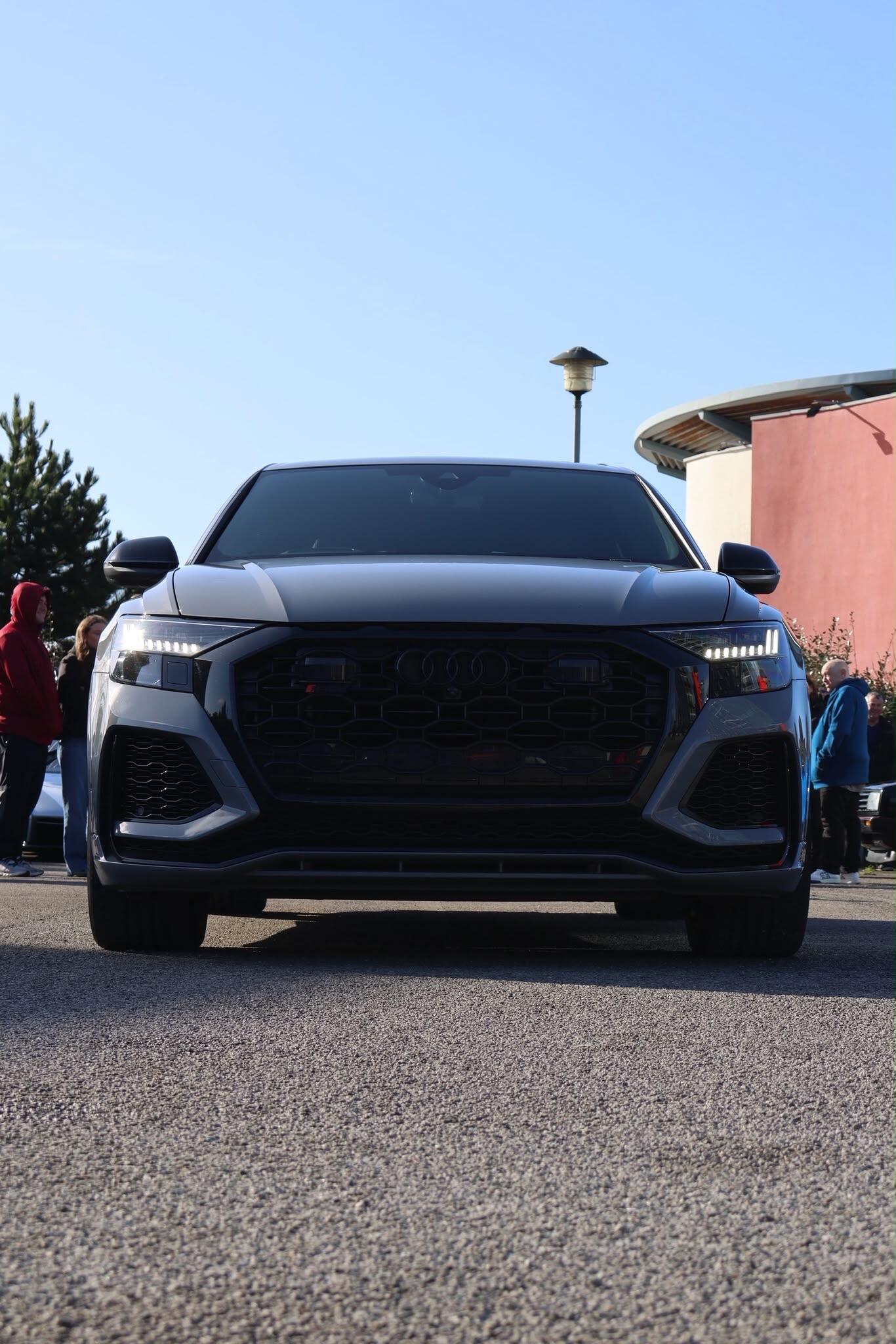 Audi RSQ8 view 3