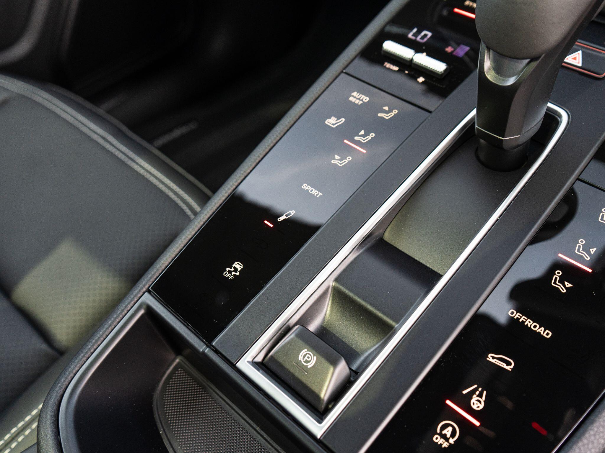 Porsche Macan view 38