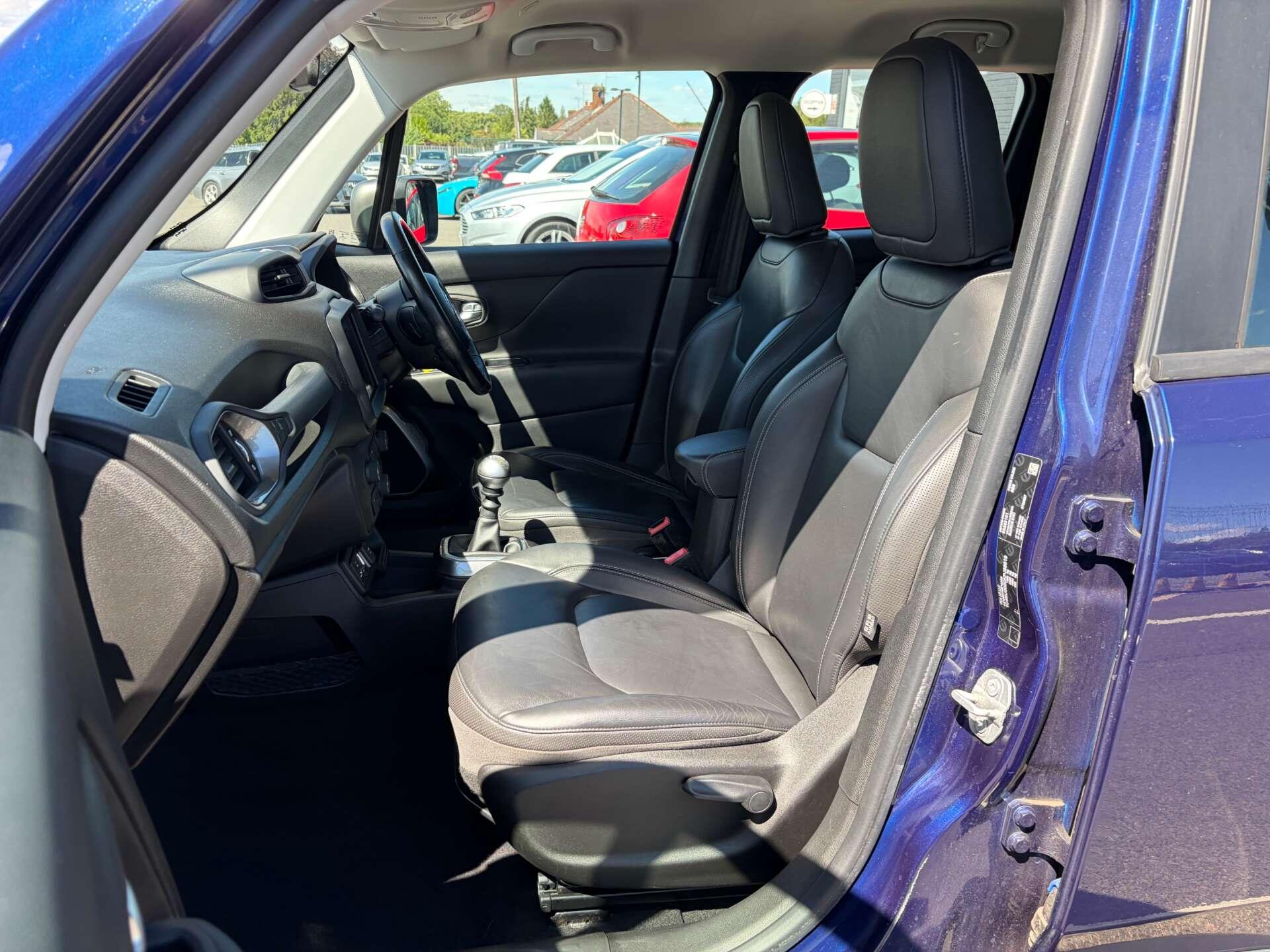 Jeep Renegade view 14