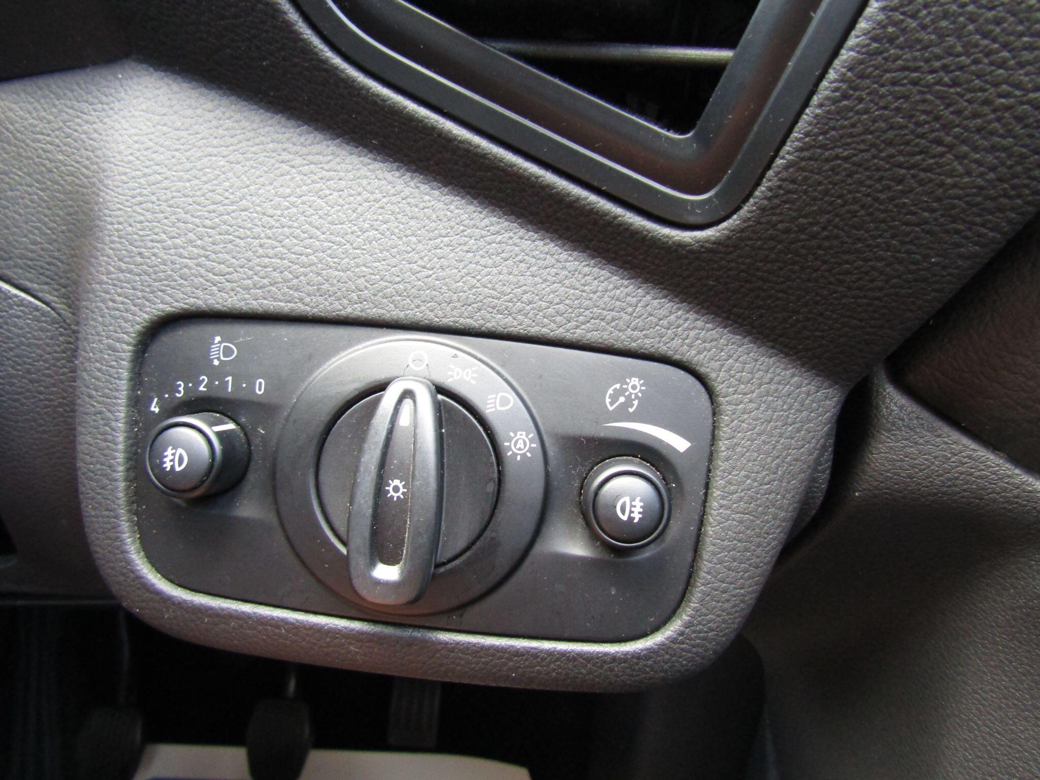 Ford Kuga view 16
