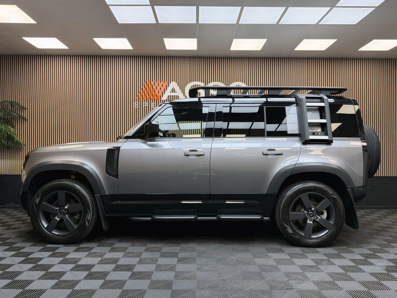 Land Rover Defender 110 view 4