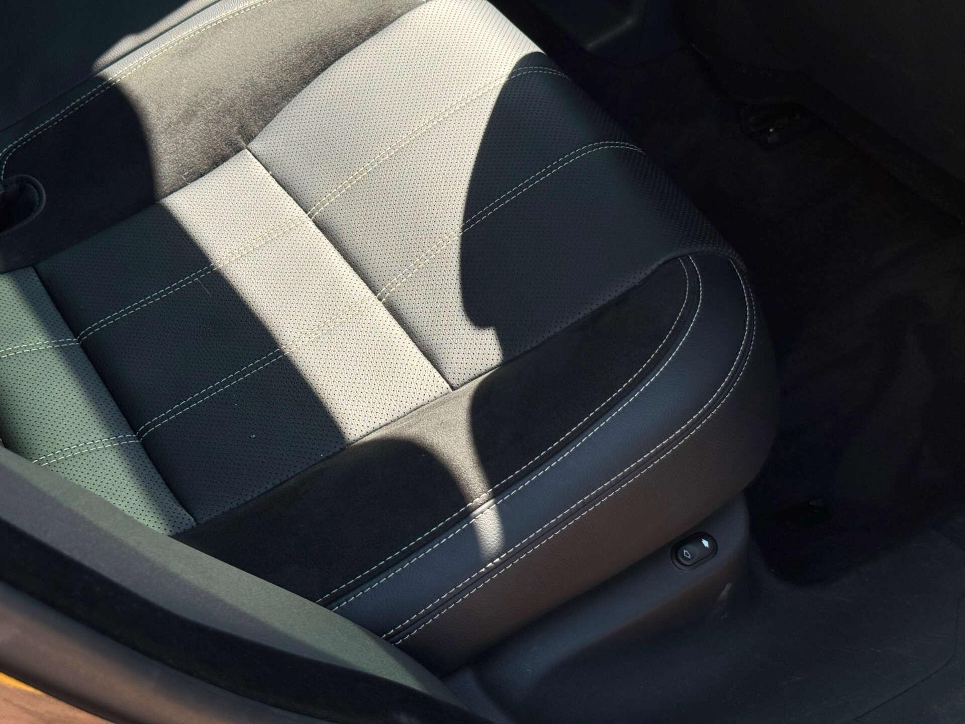 Land Rover Range Rover Velar view 35