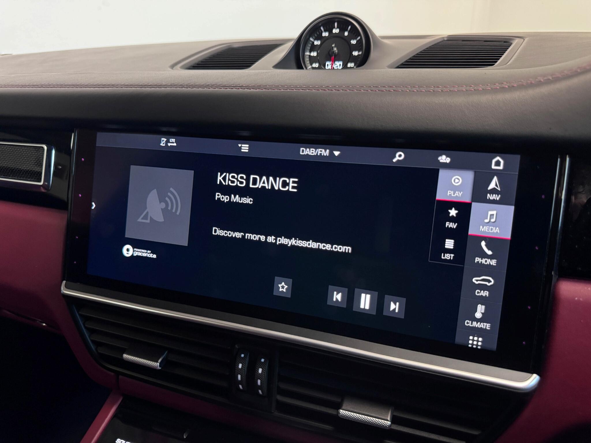 Porsche Cayenne view 44