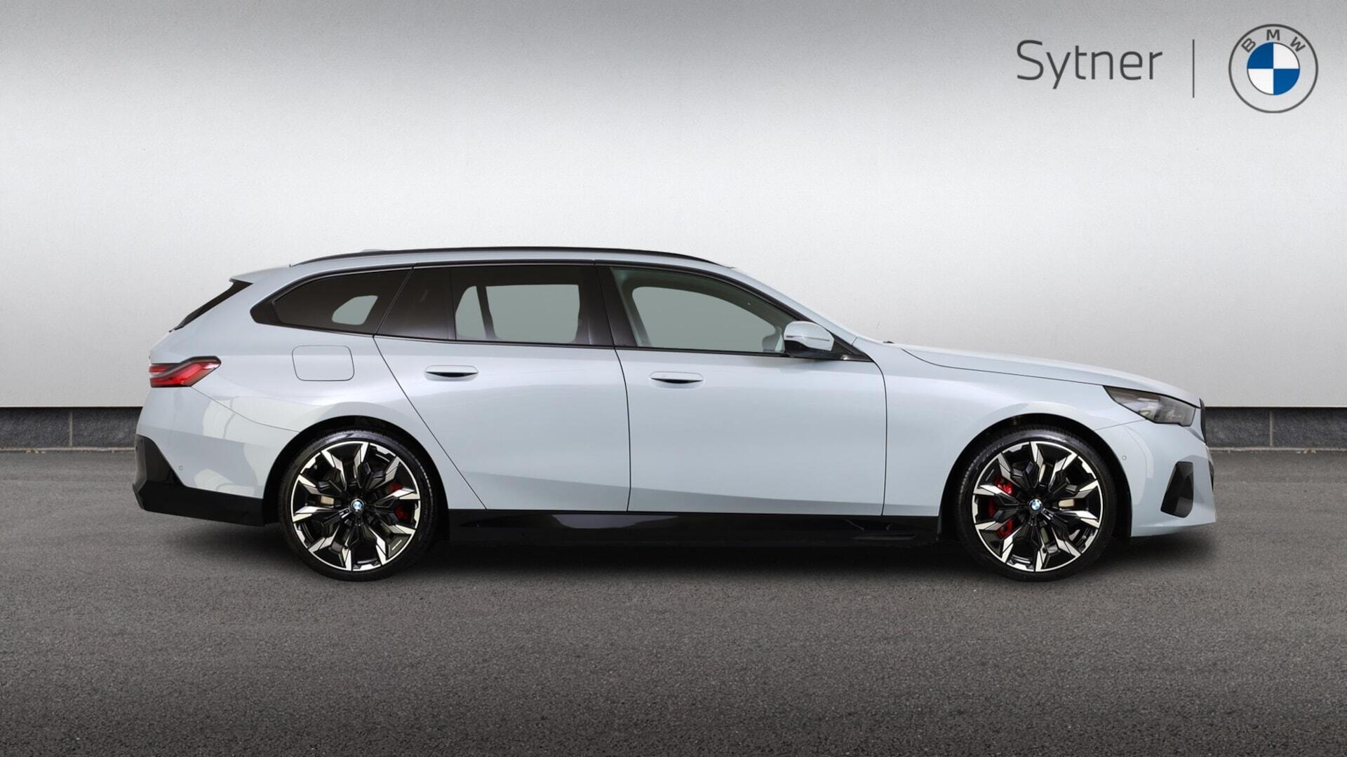 BMW 5 Series view 3