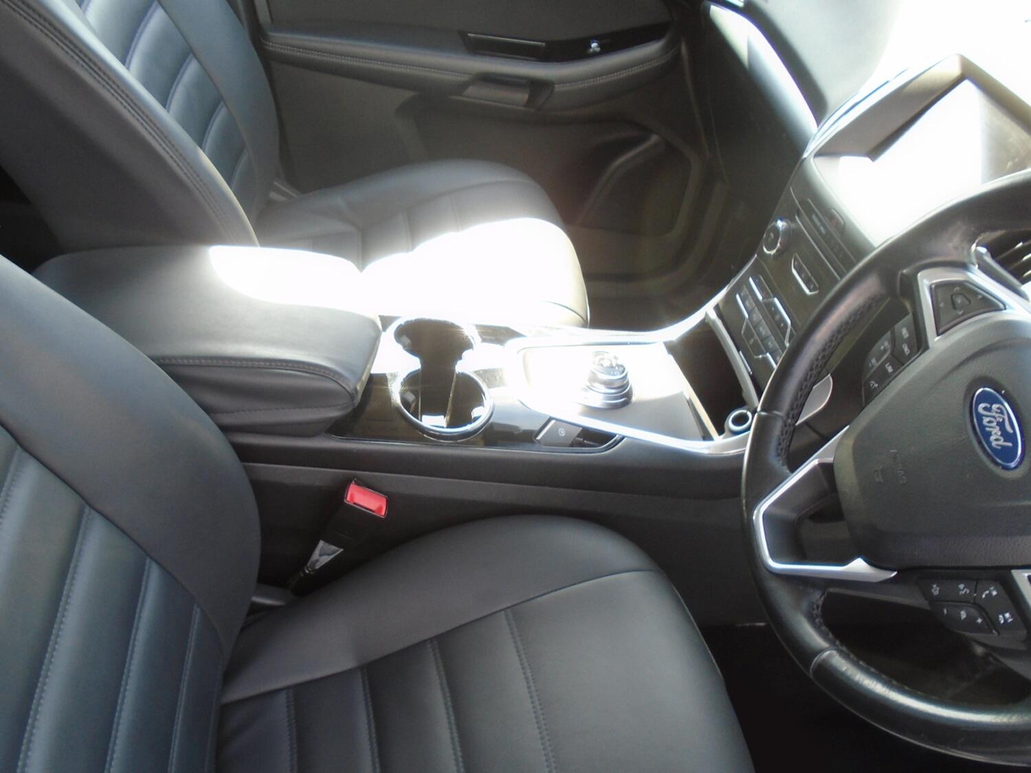 Ford Galaxy view 10