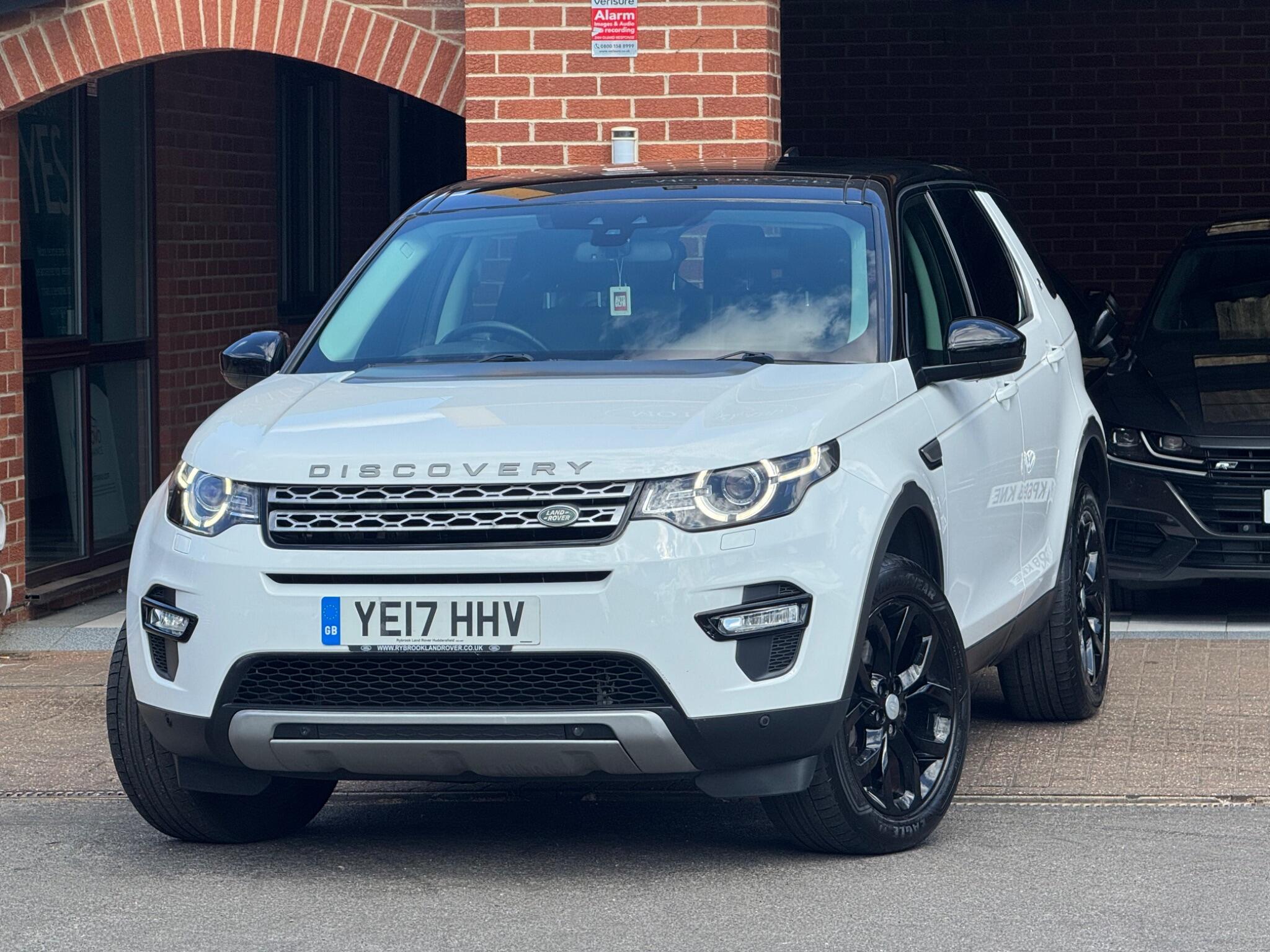 Land Rover Discovery Sport view 2
