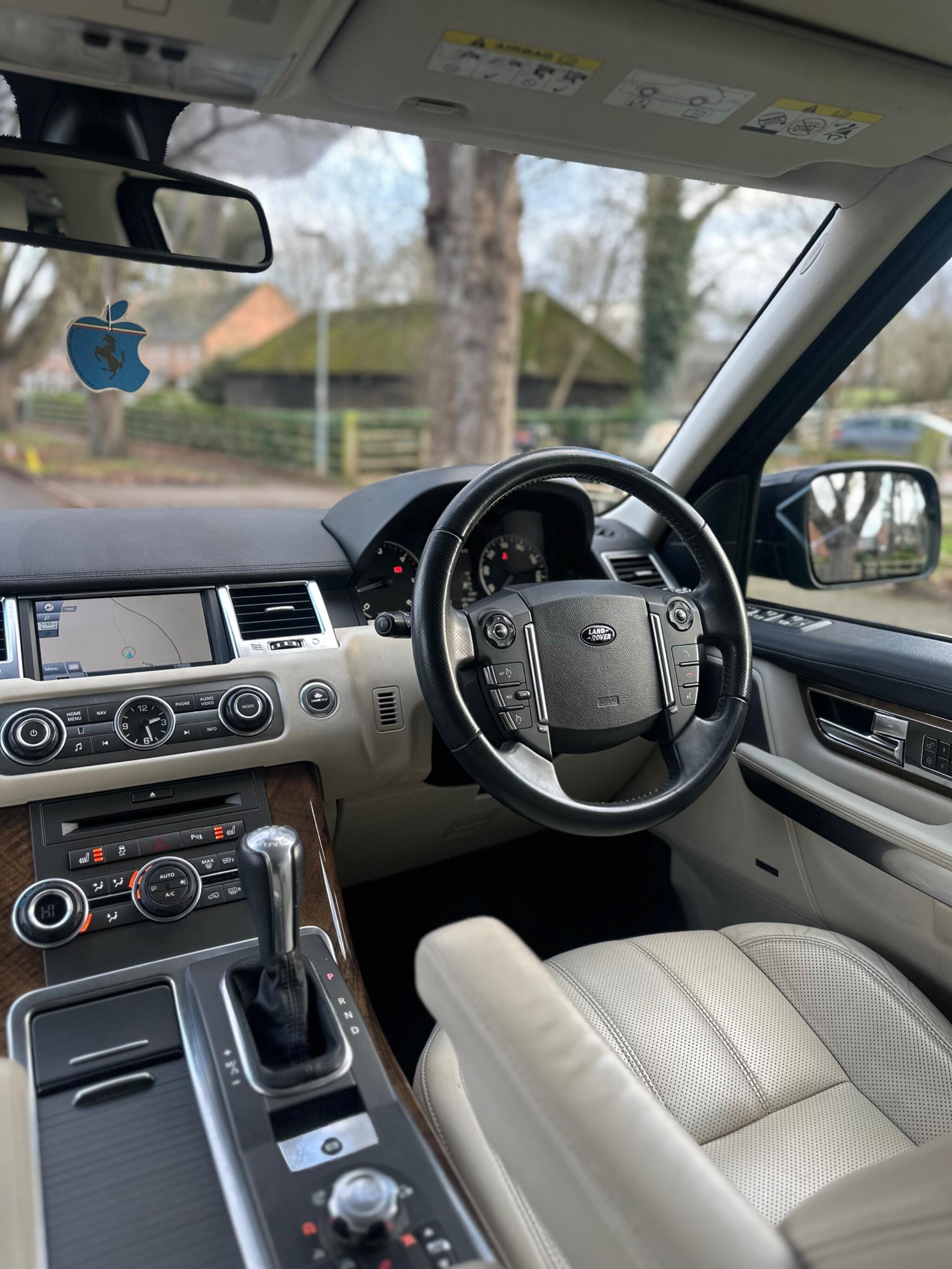 2011 Land Rover Range Rover Sport image 24