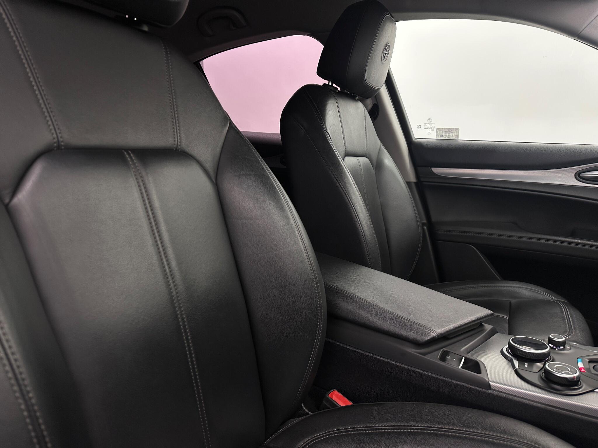 Alfa Romeo Stelvio view 32