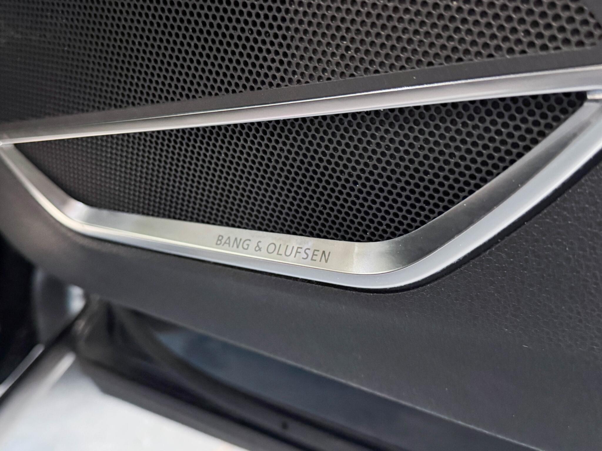 Audi Q3 view 19