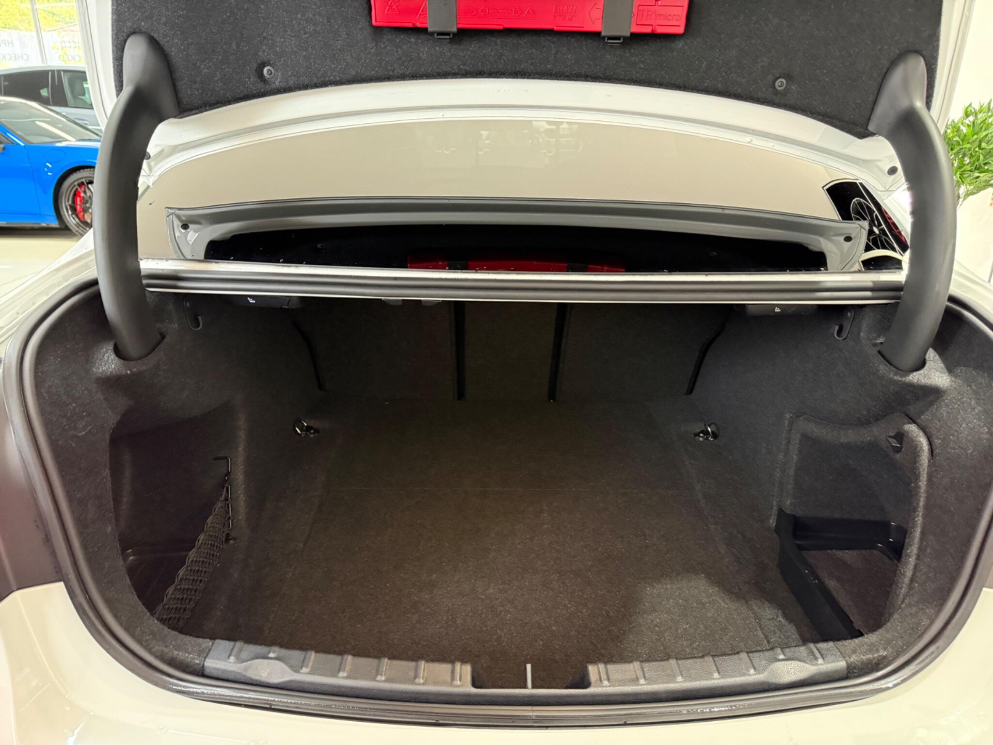 BMW 3 Series view 31