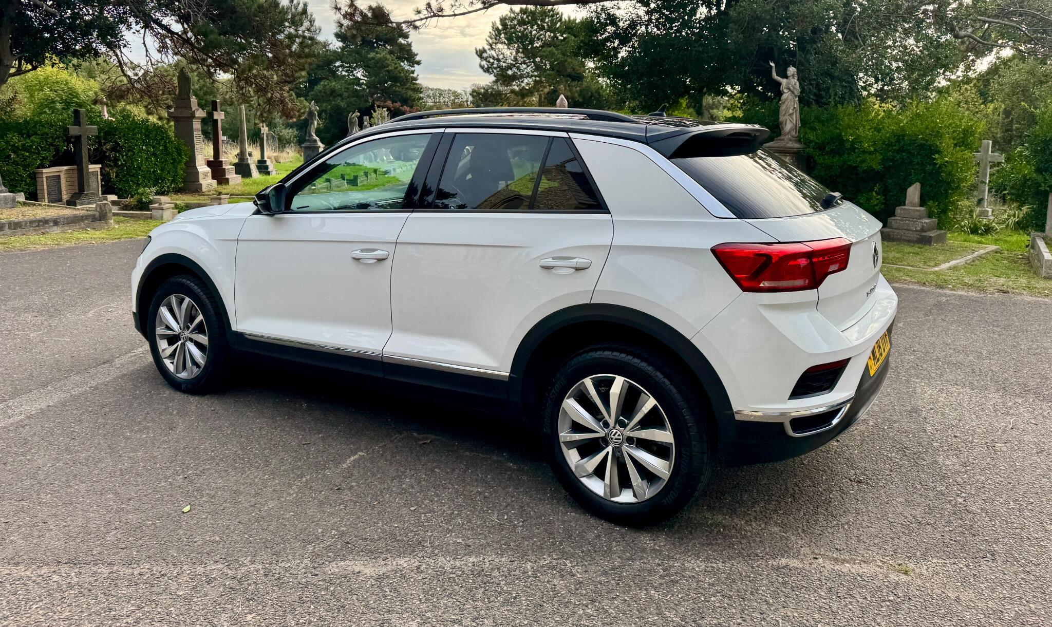 Volkswagen T-Roc view 9