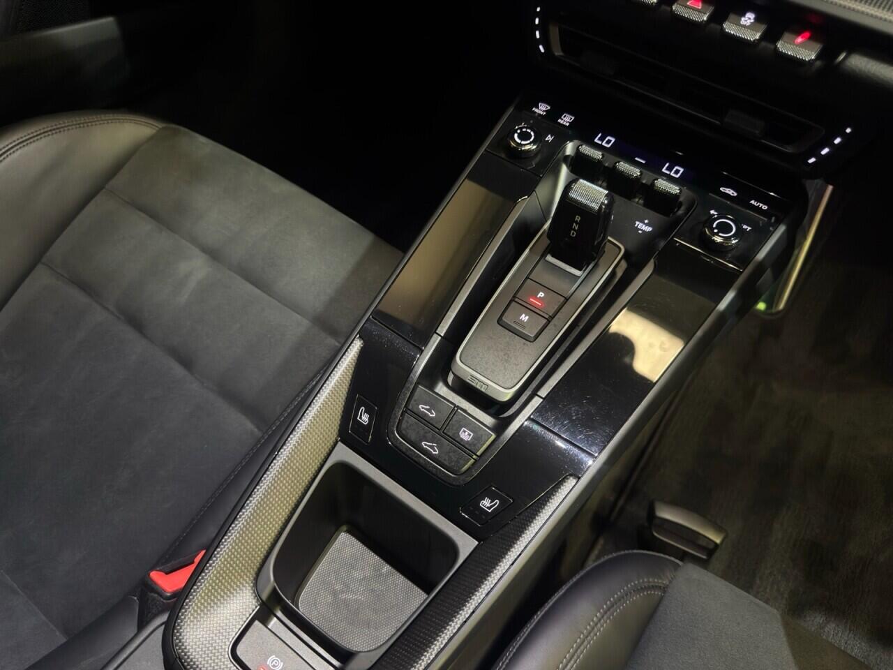Porsche 911 view 19