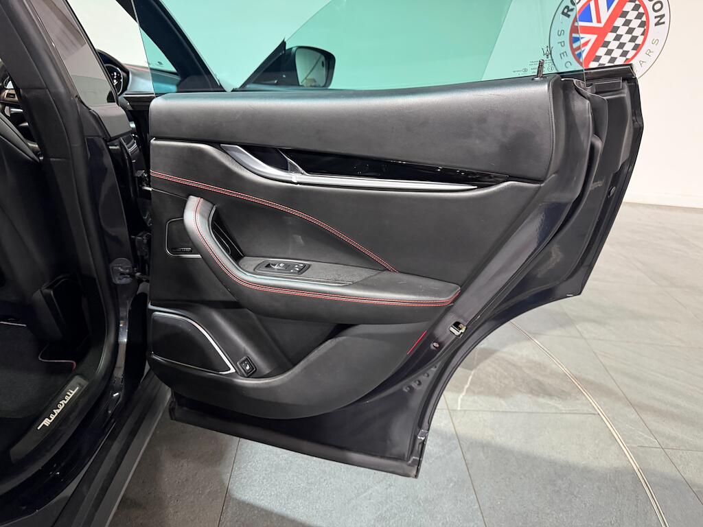 Maserati Levante view 19