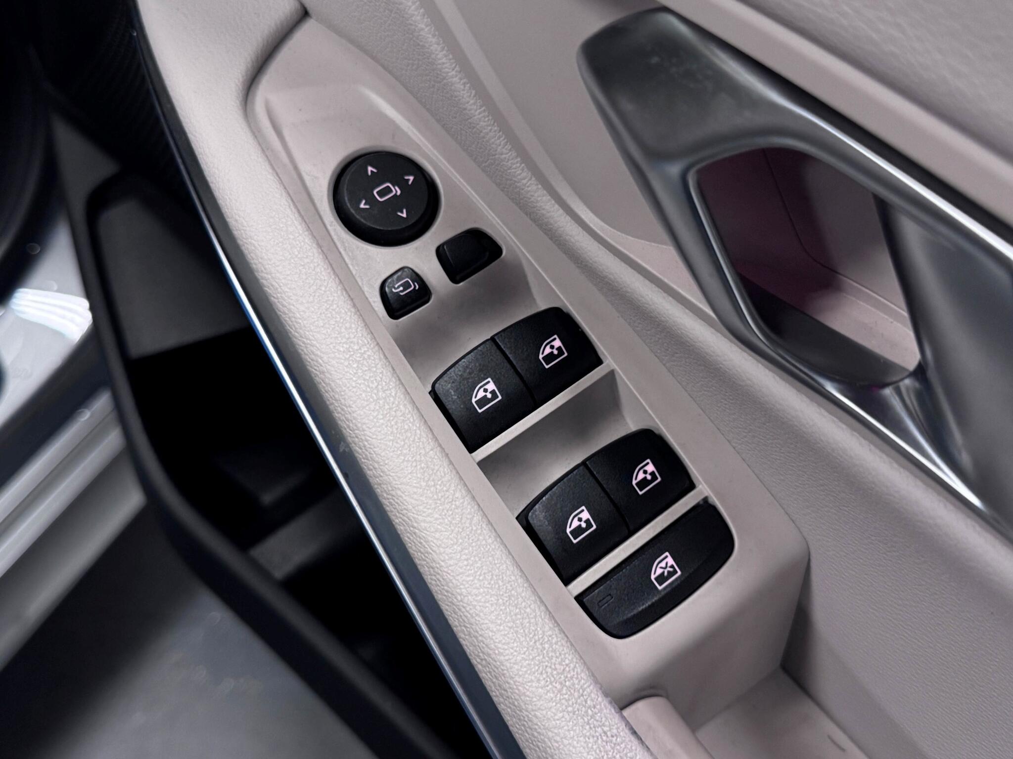 BMW 3 Series view 13