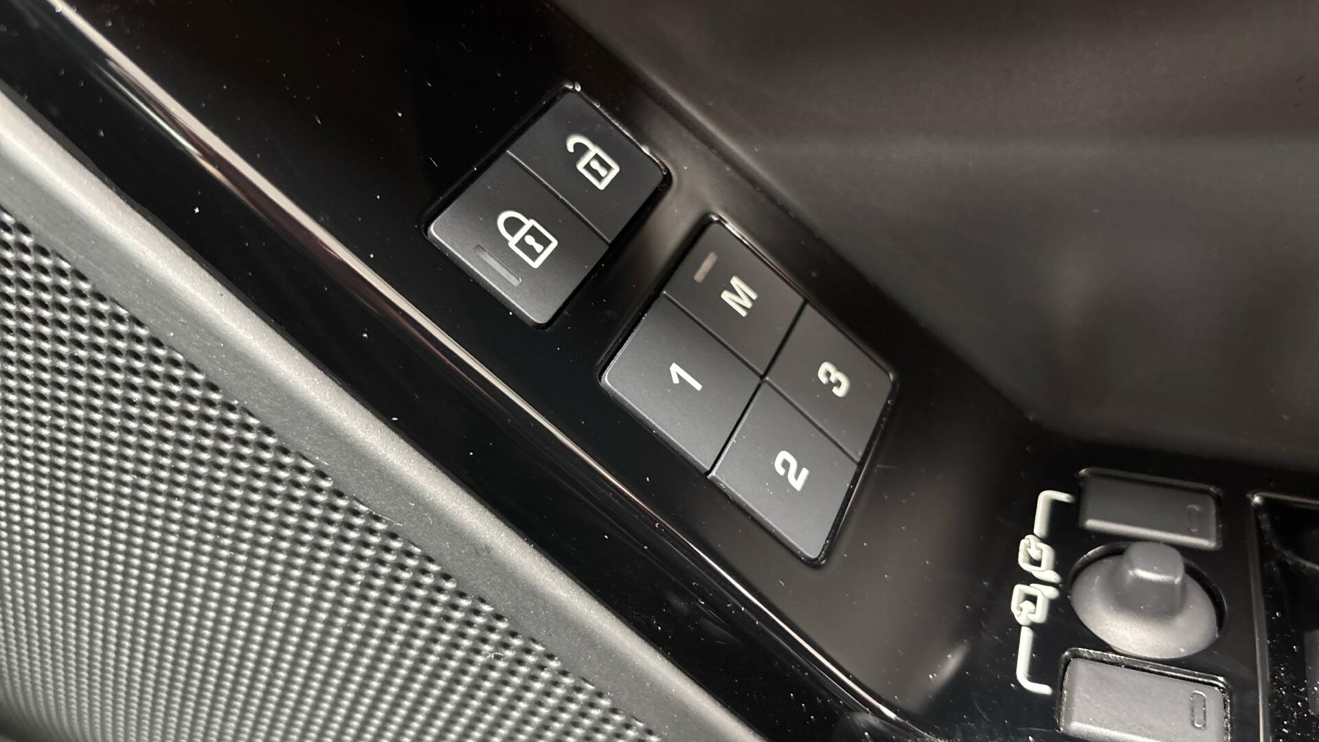 Land Rover Range Rover Velar view 26