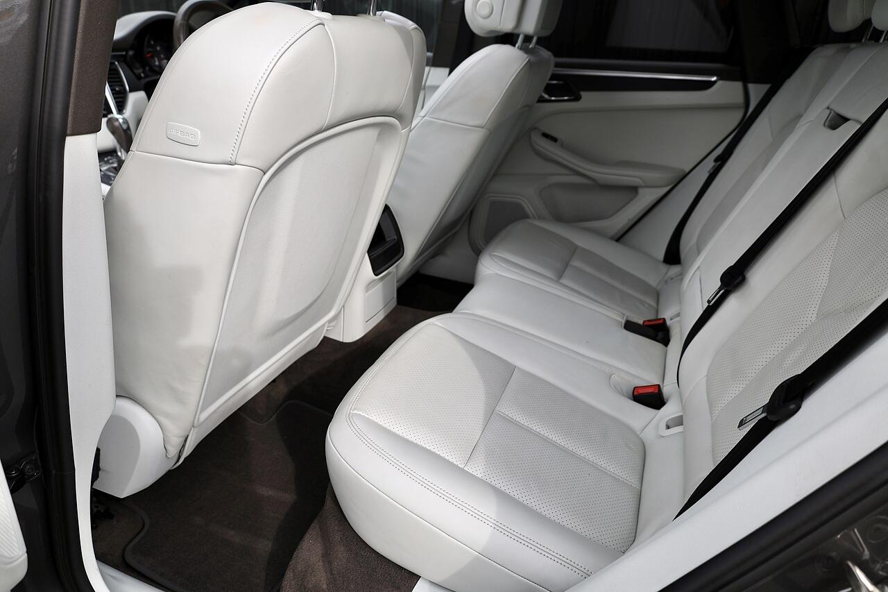 Porsche Macan view 15