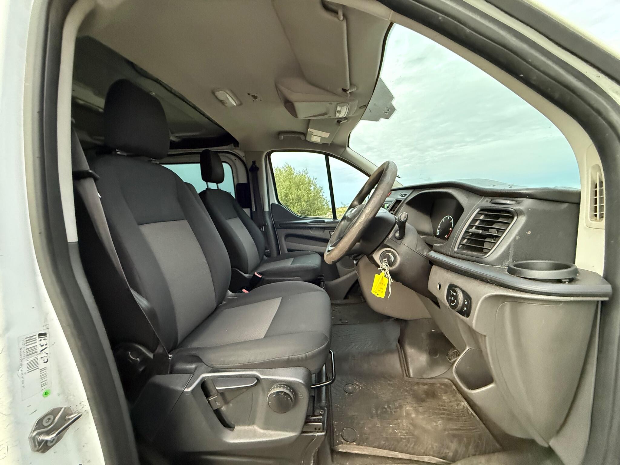 Ford Transit Custom 2.0 320 EcoBlue L1 H1 Euro 6 5dr — photo 25 of 82