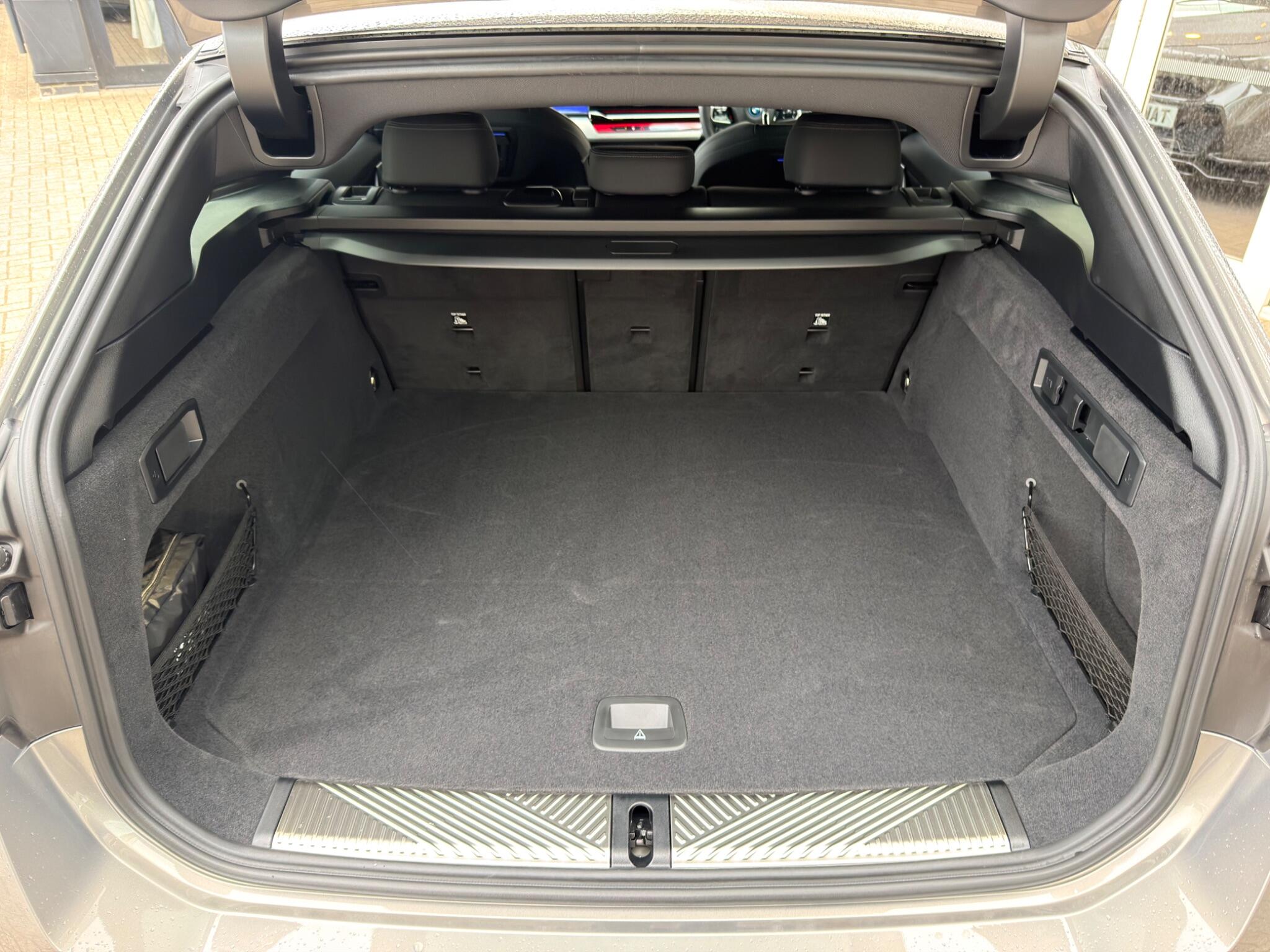 BMW 5 Series view 35