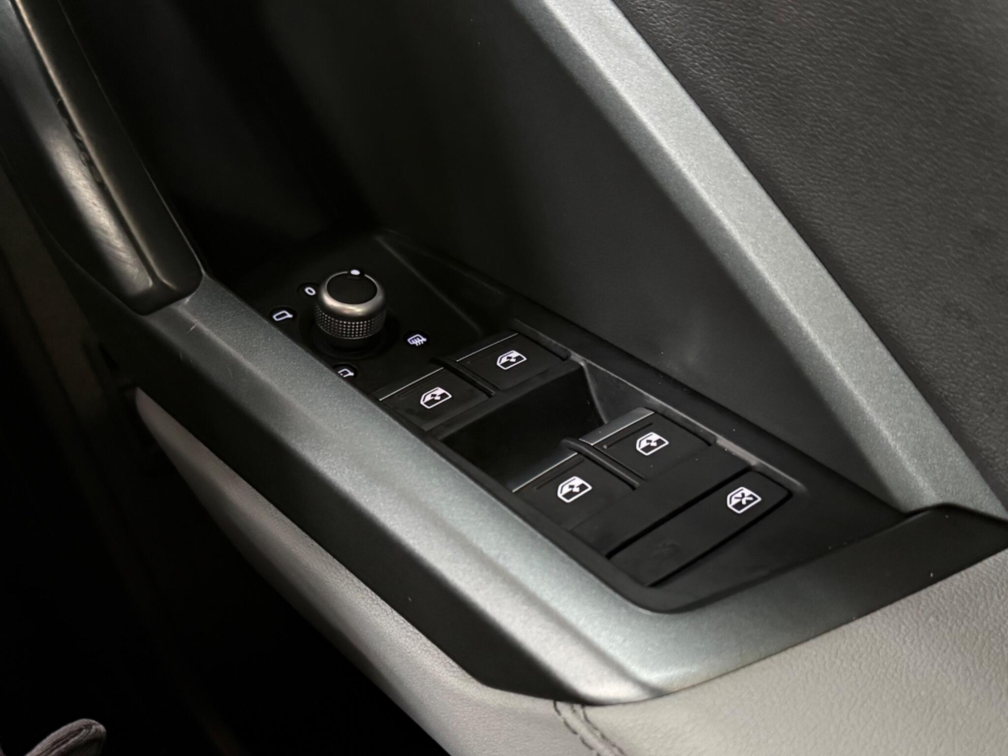 Audi Q3 view 17