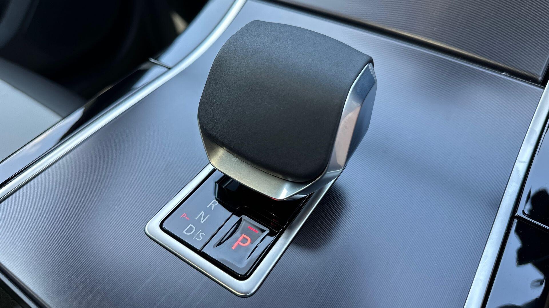 Land Rover Range Rover Velar view 14