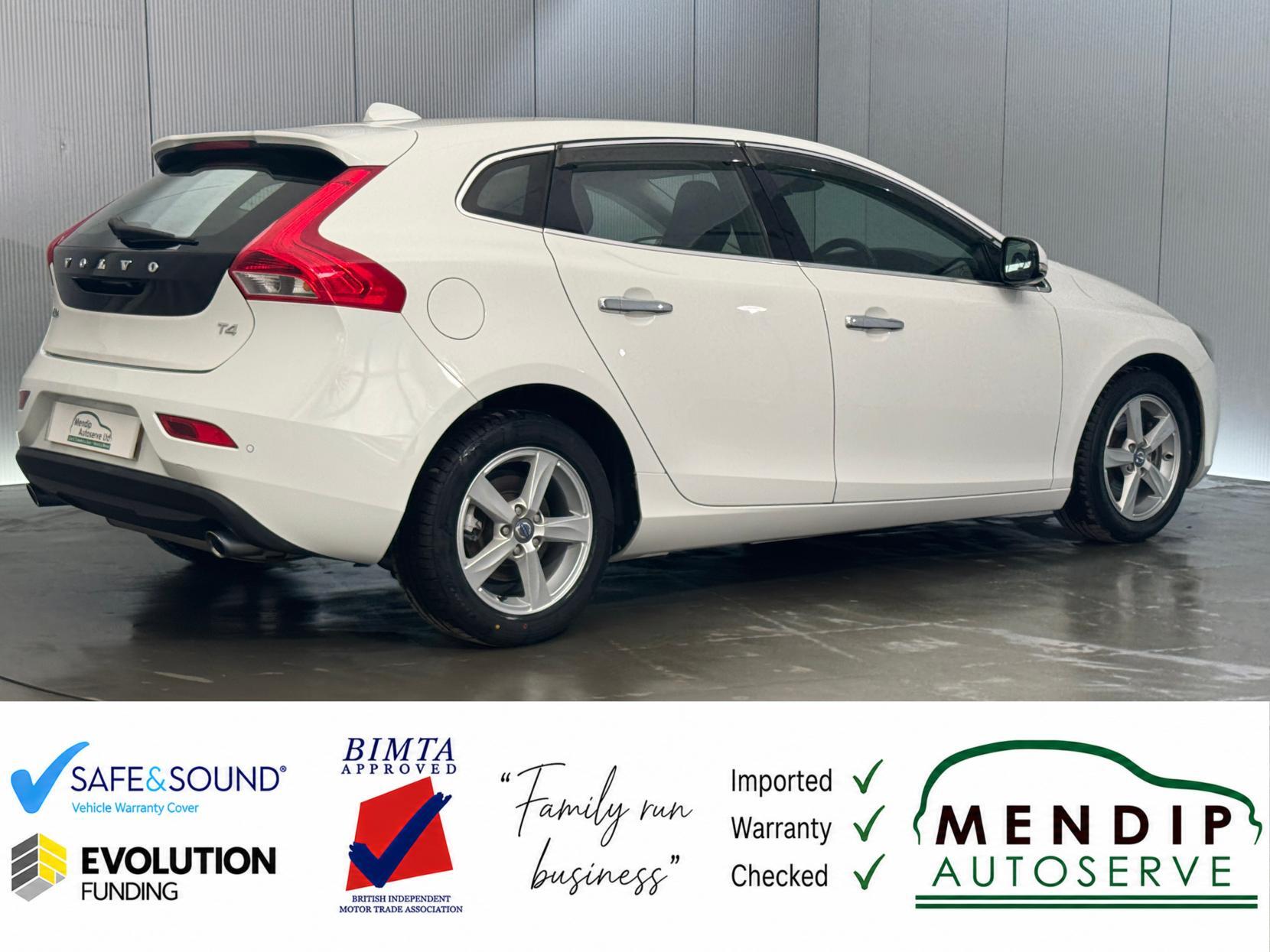 Volvo V40 view 23
