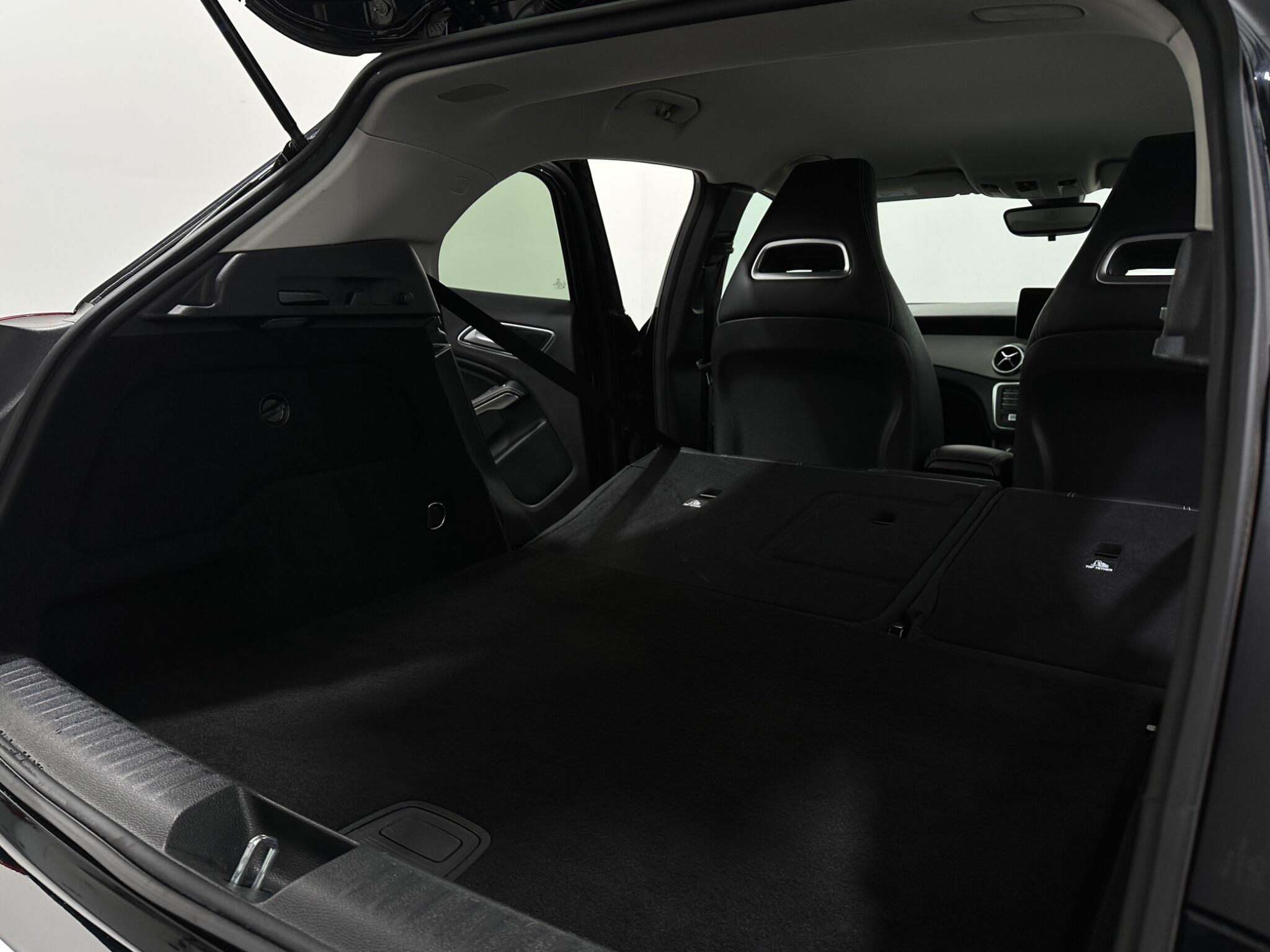 Mercedes-Benz Gla view 44