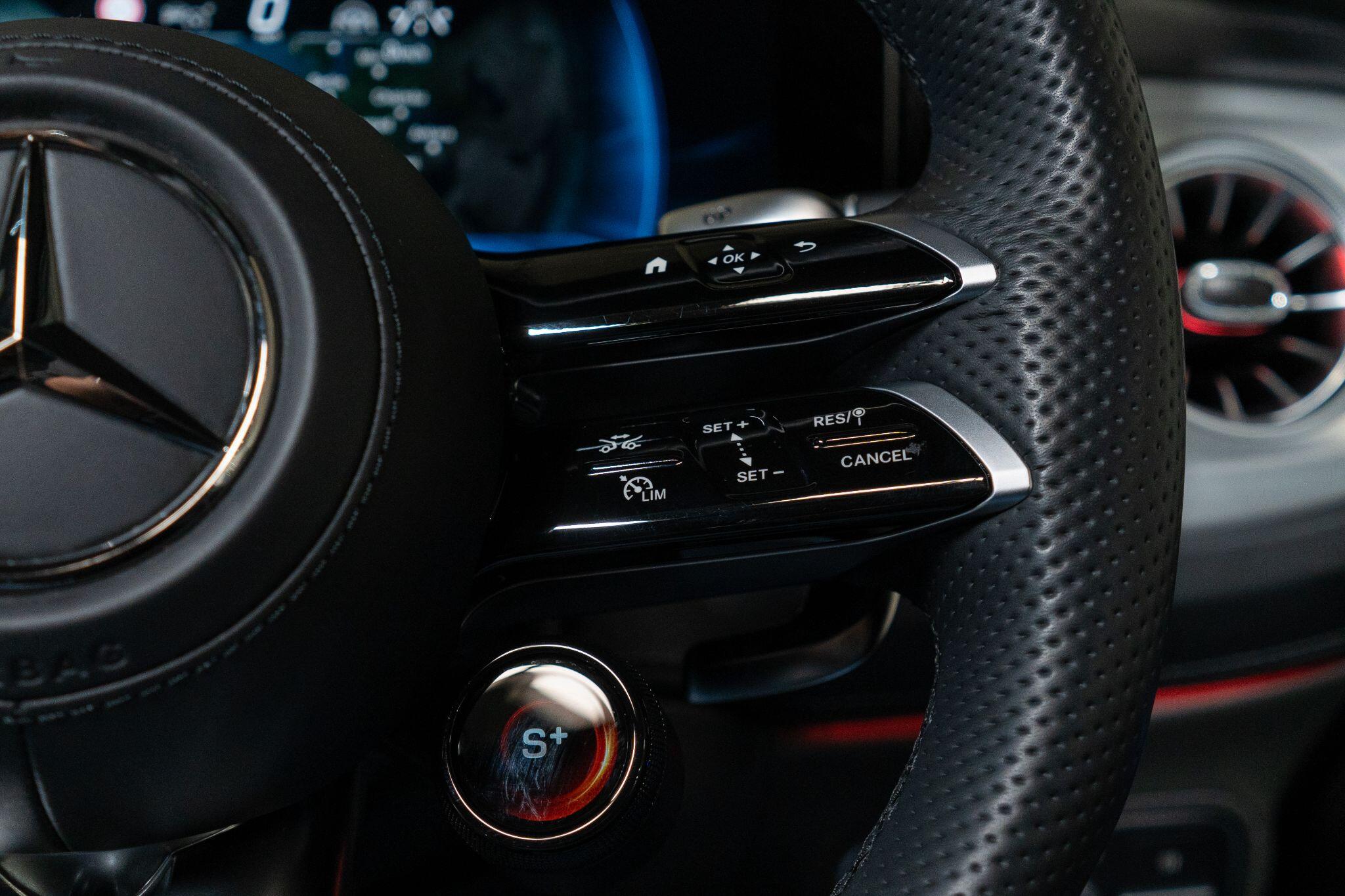 Mercedes-Benz G-Class view 24