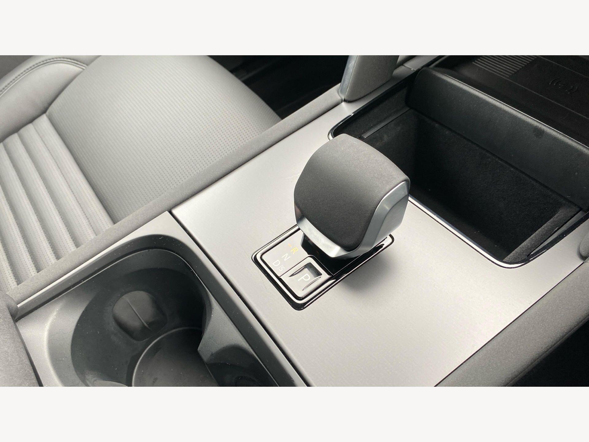 Land Rover Discovery Sport view 16