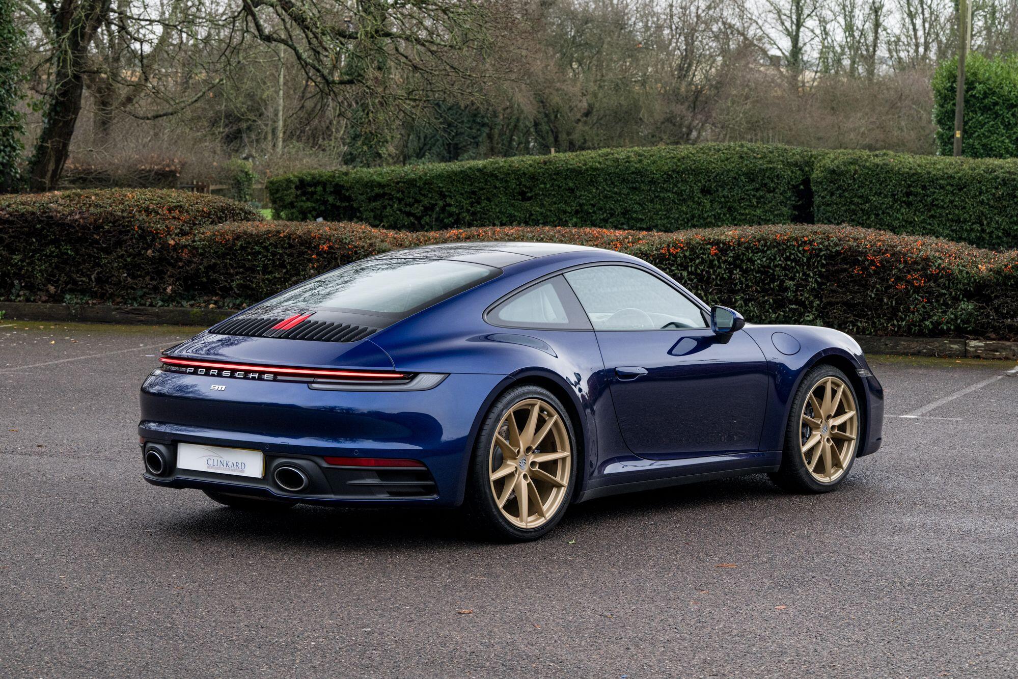 Porsche 911 view 7
