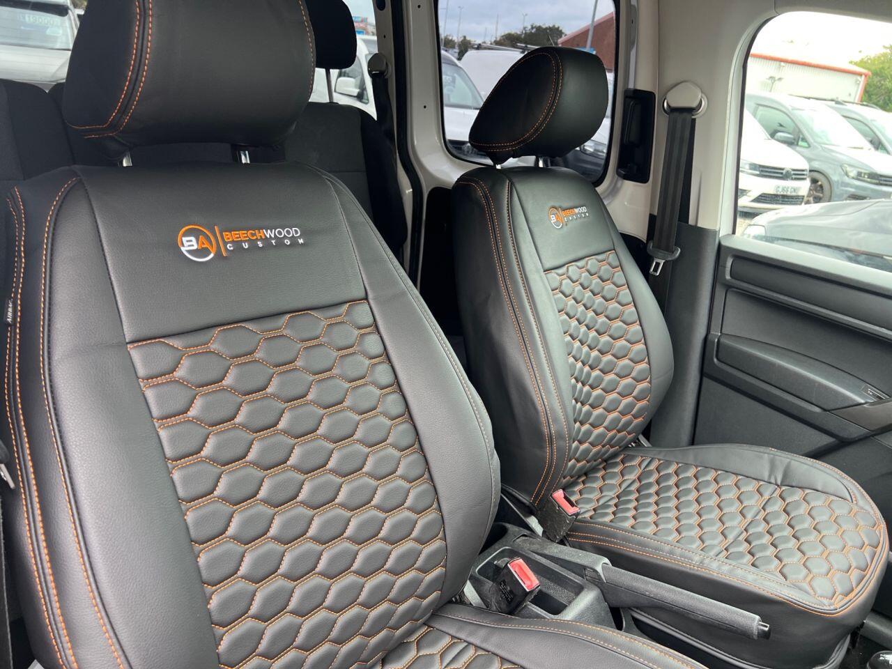 Volkswagen Caddy Maxi Life view 11