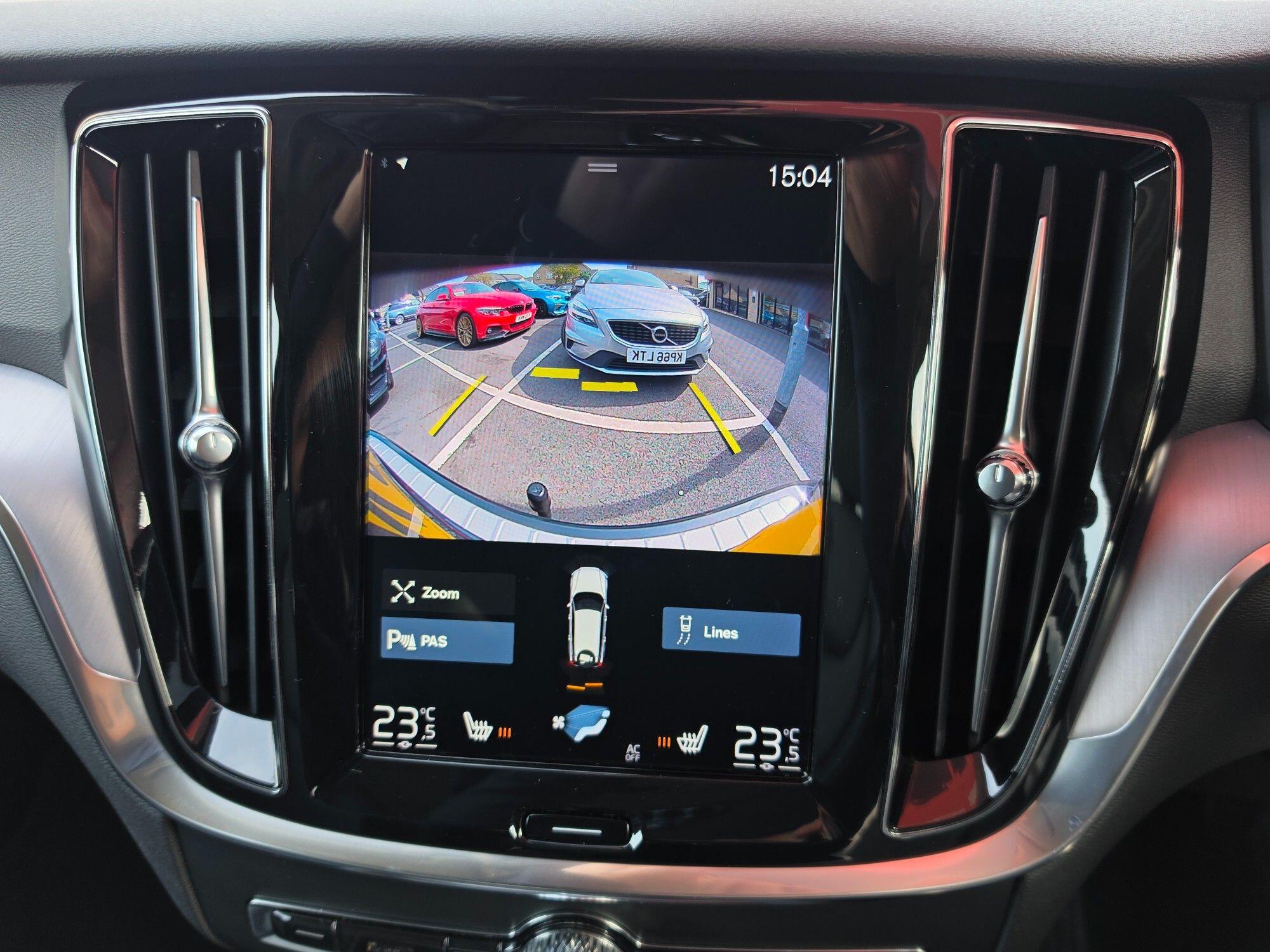 Volvo V60 Cross Country view 32