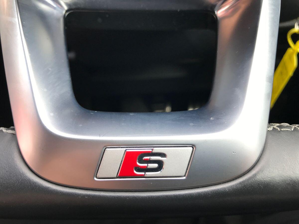 Audi Q3 view 20