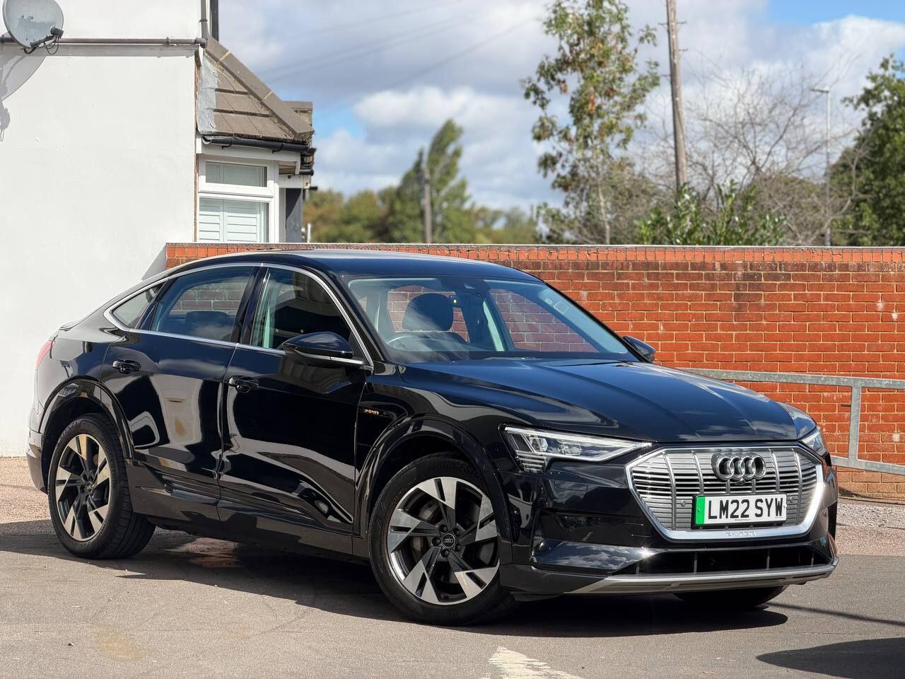 Audi E-Tron view 60