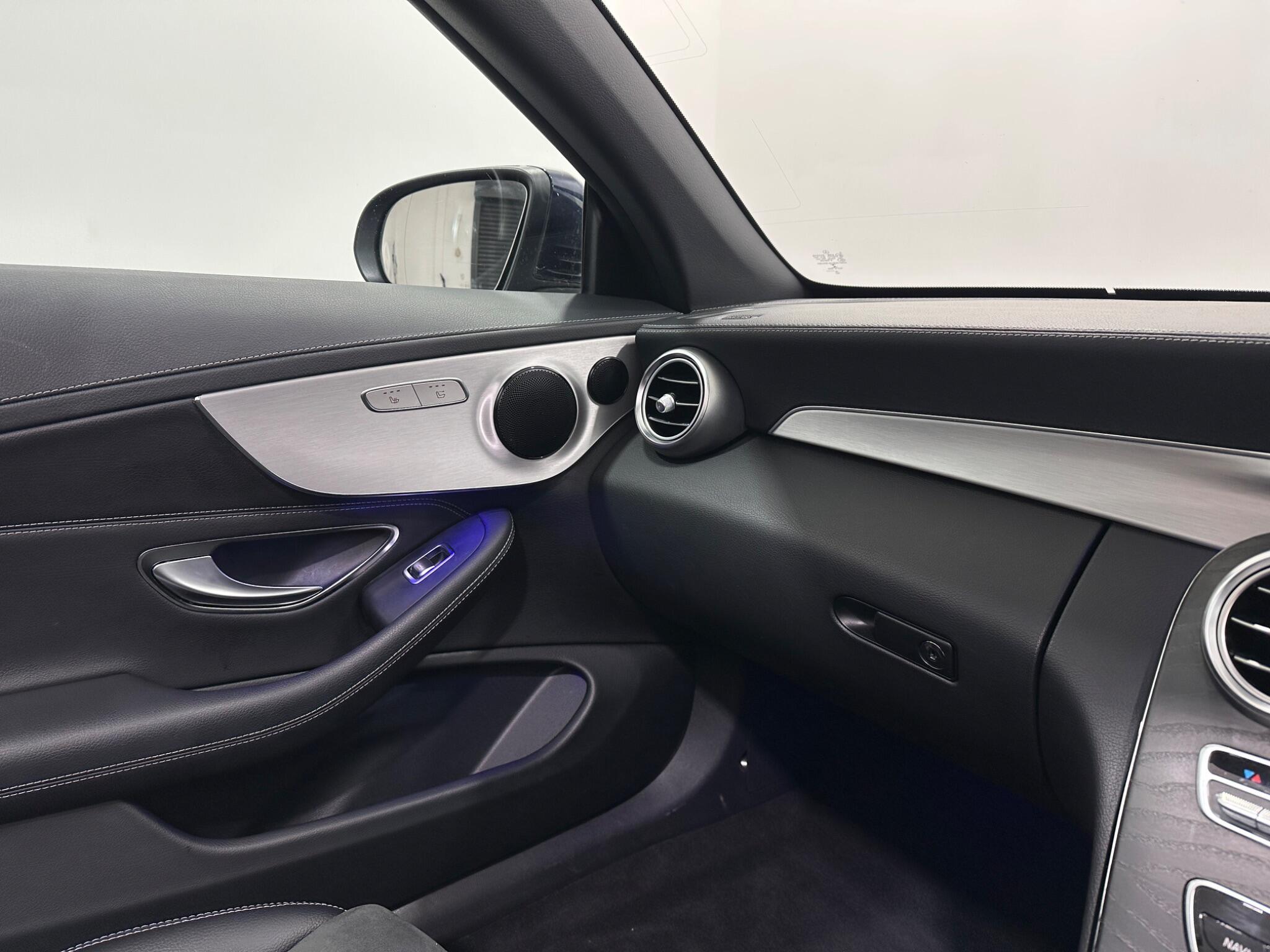 Mercedes-Benz C Class view 29