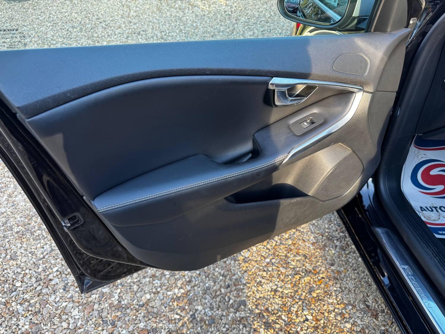 Volvo V40 view 8