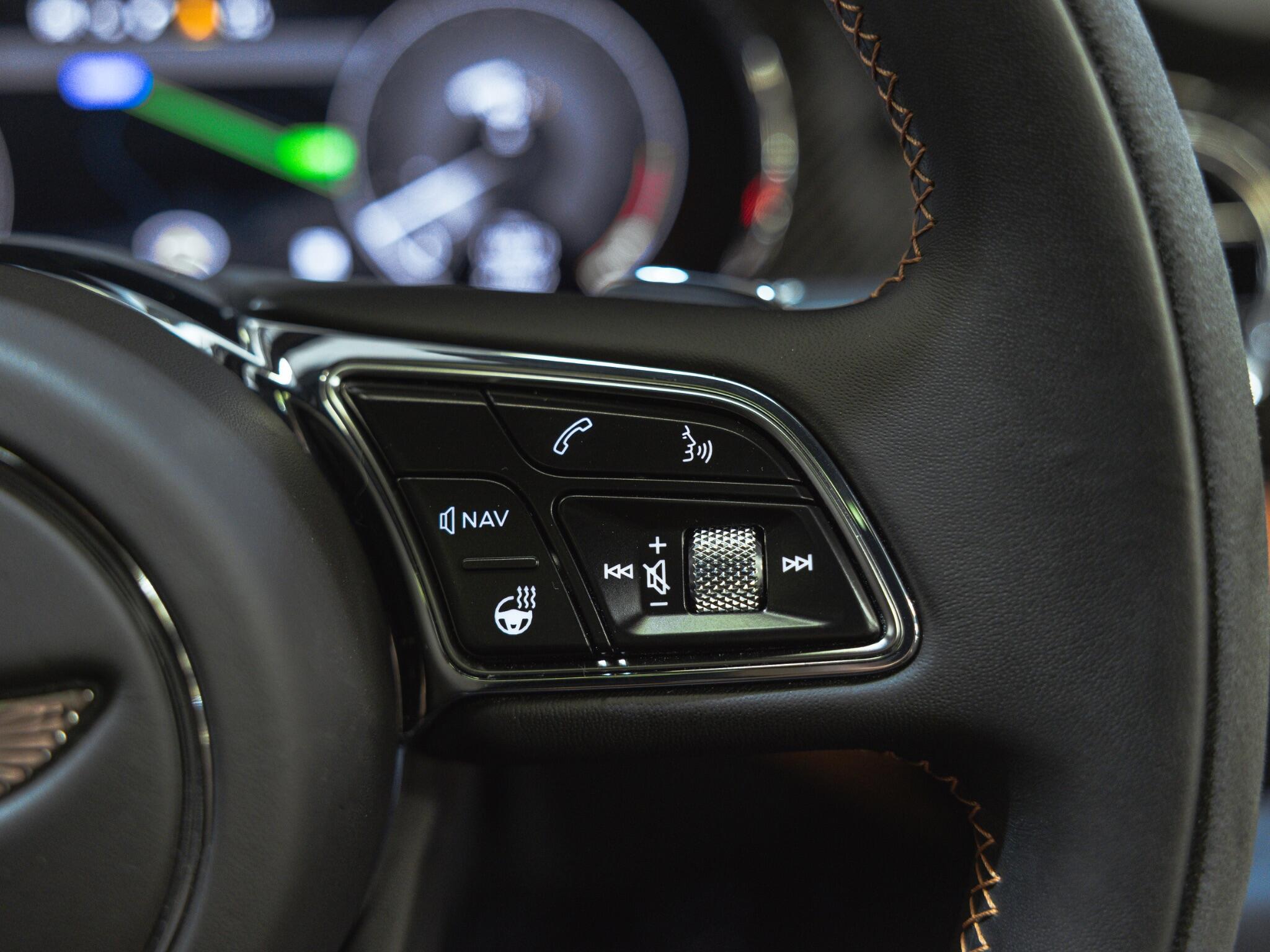 Bentley Bentayga view 10