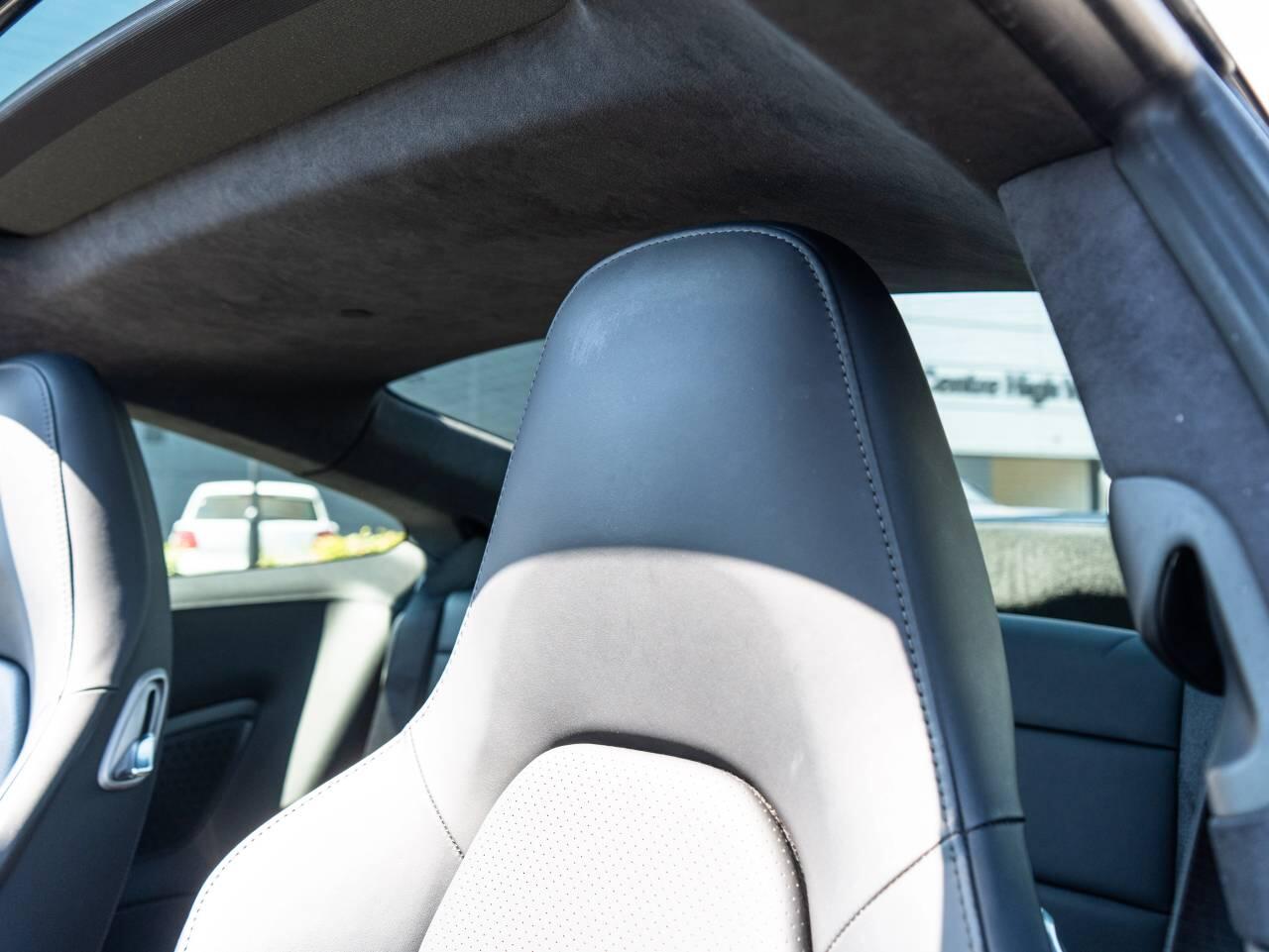 Porsche 911 view 32