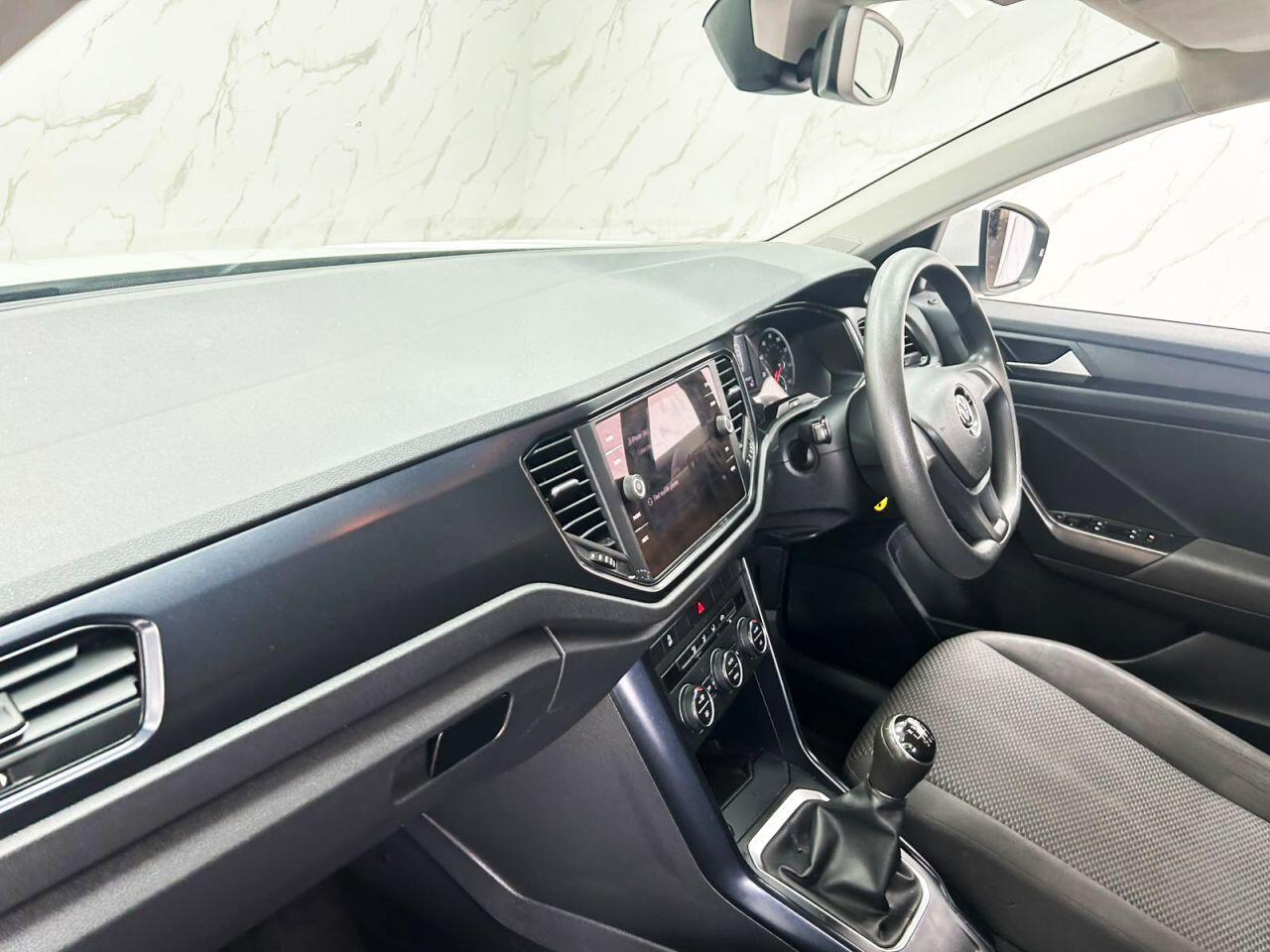 Volkswagen T-Roc view 14